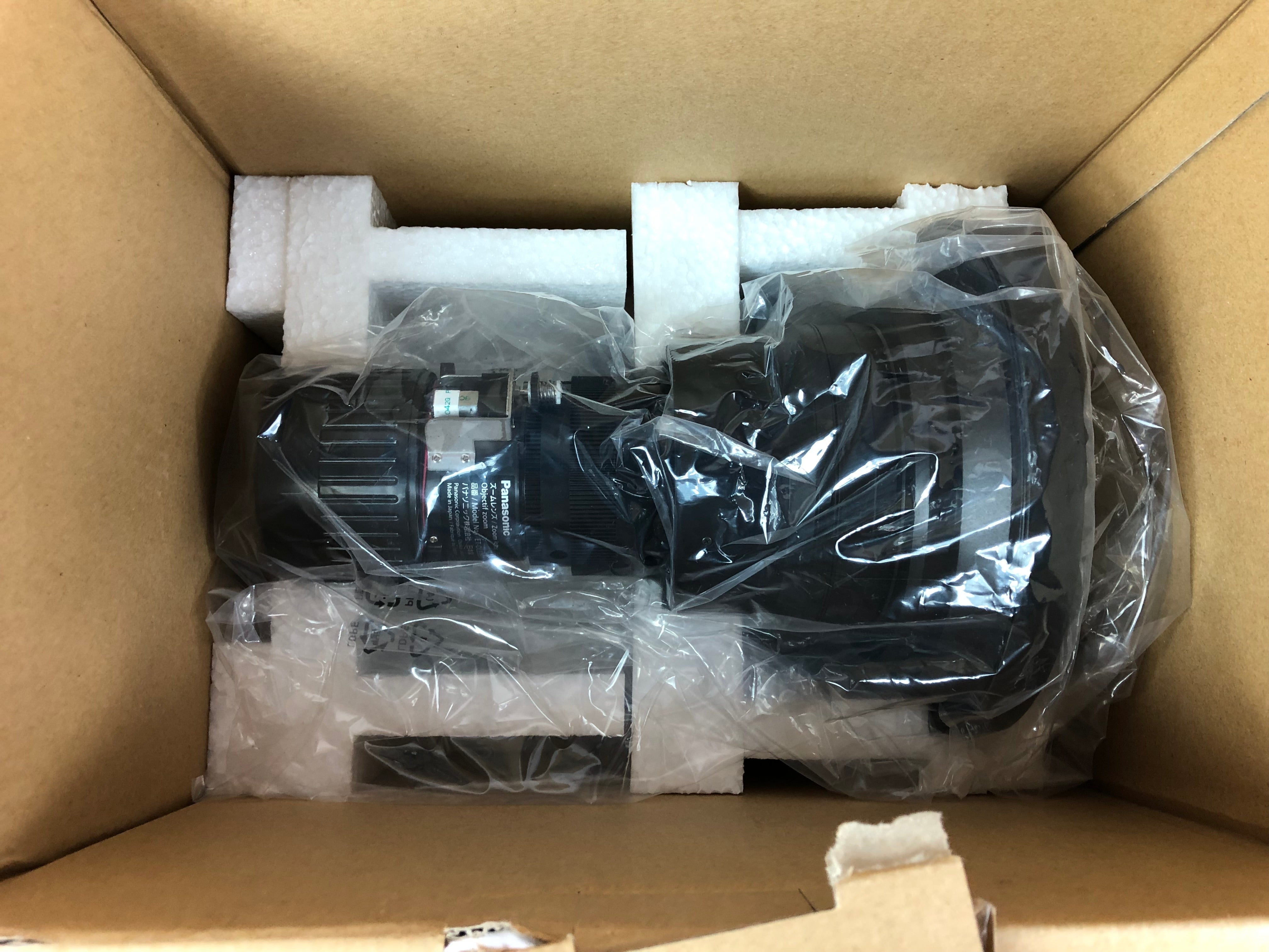 Panasonic PT-RZ690LBU Projector Package