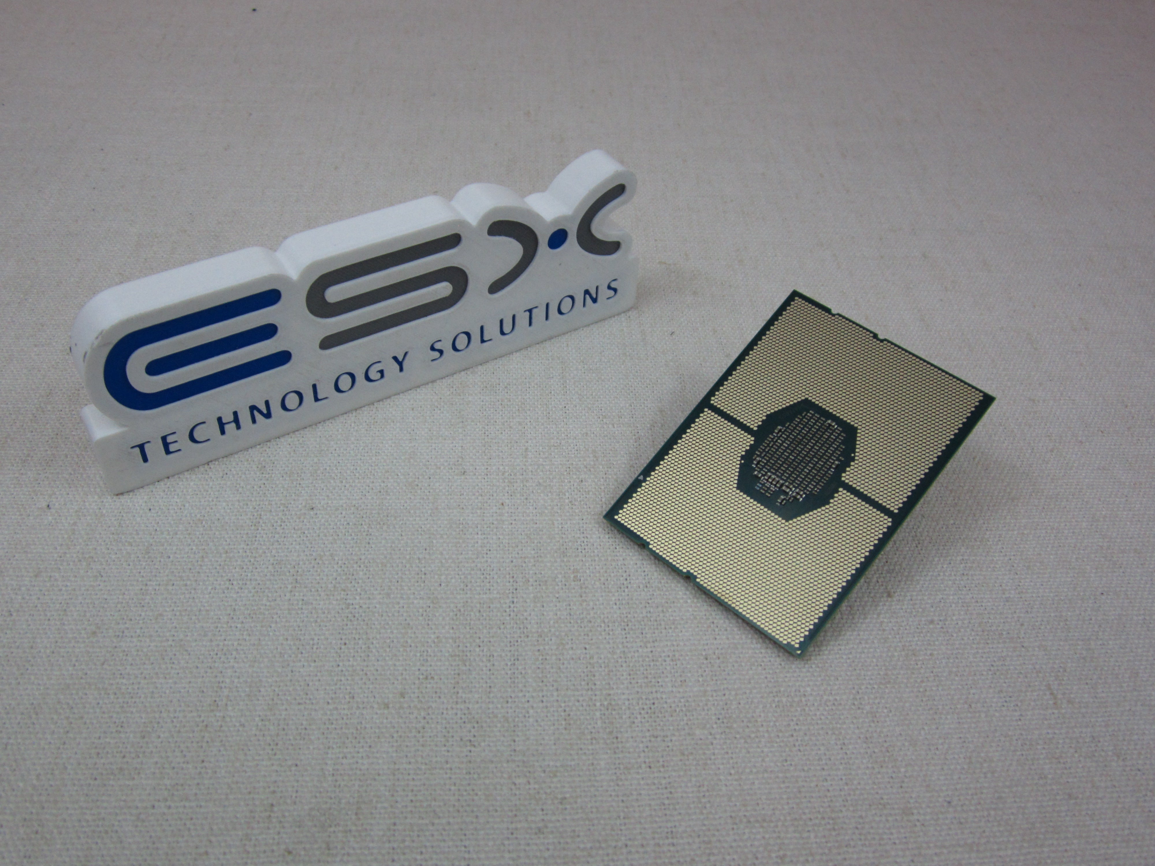 Intel Xeon 12-Core Gold 6126 @ 2.6GHz 19.25MB 125W LGA 3647 Processor SR3B3 CPU