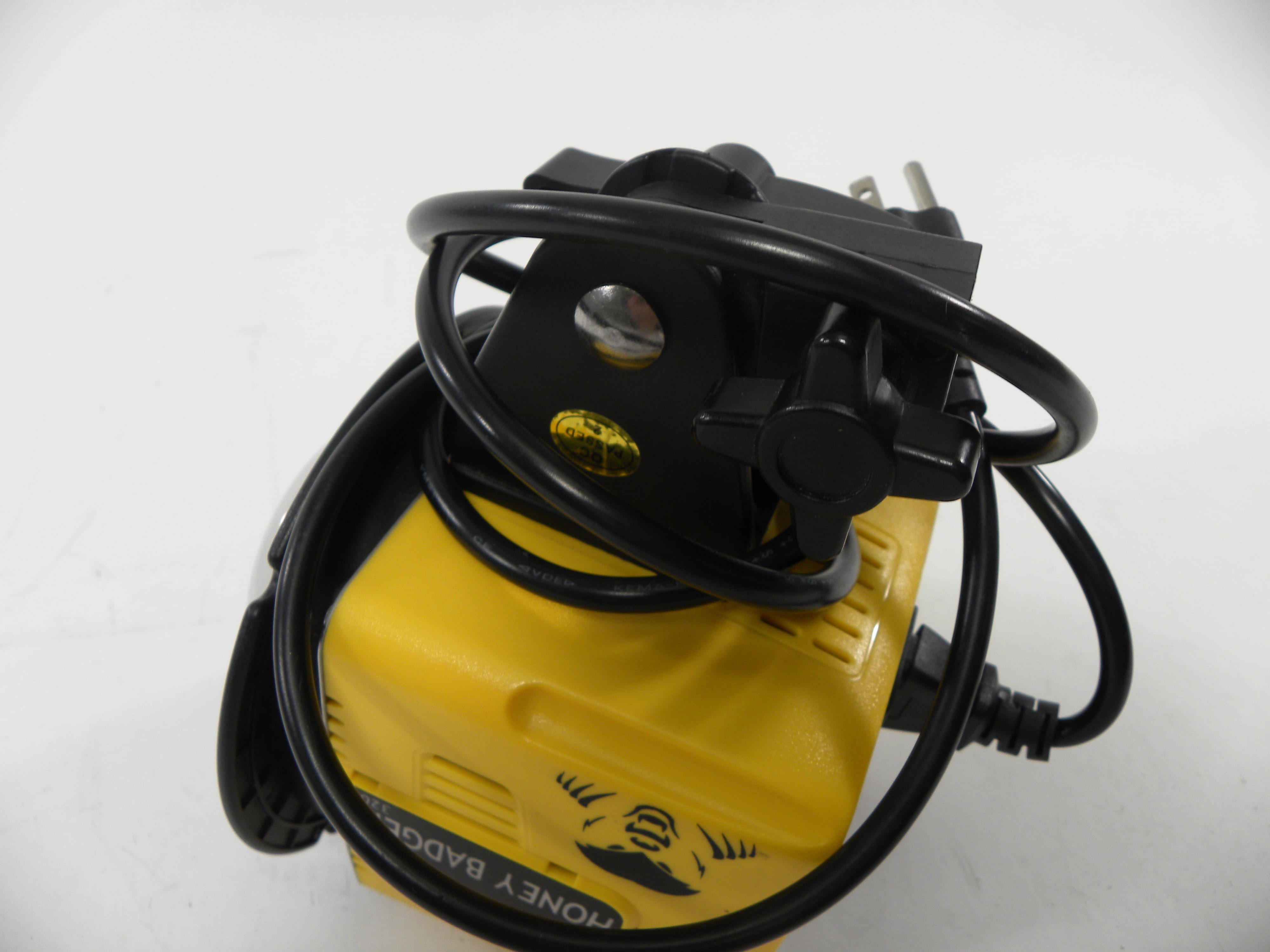 Interfit Honey Badger 320 Strobe Light