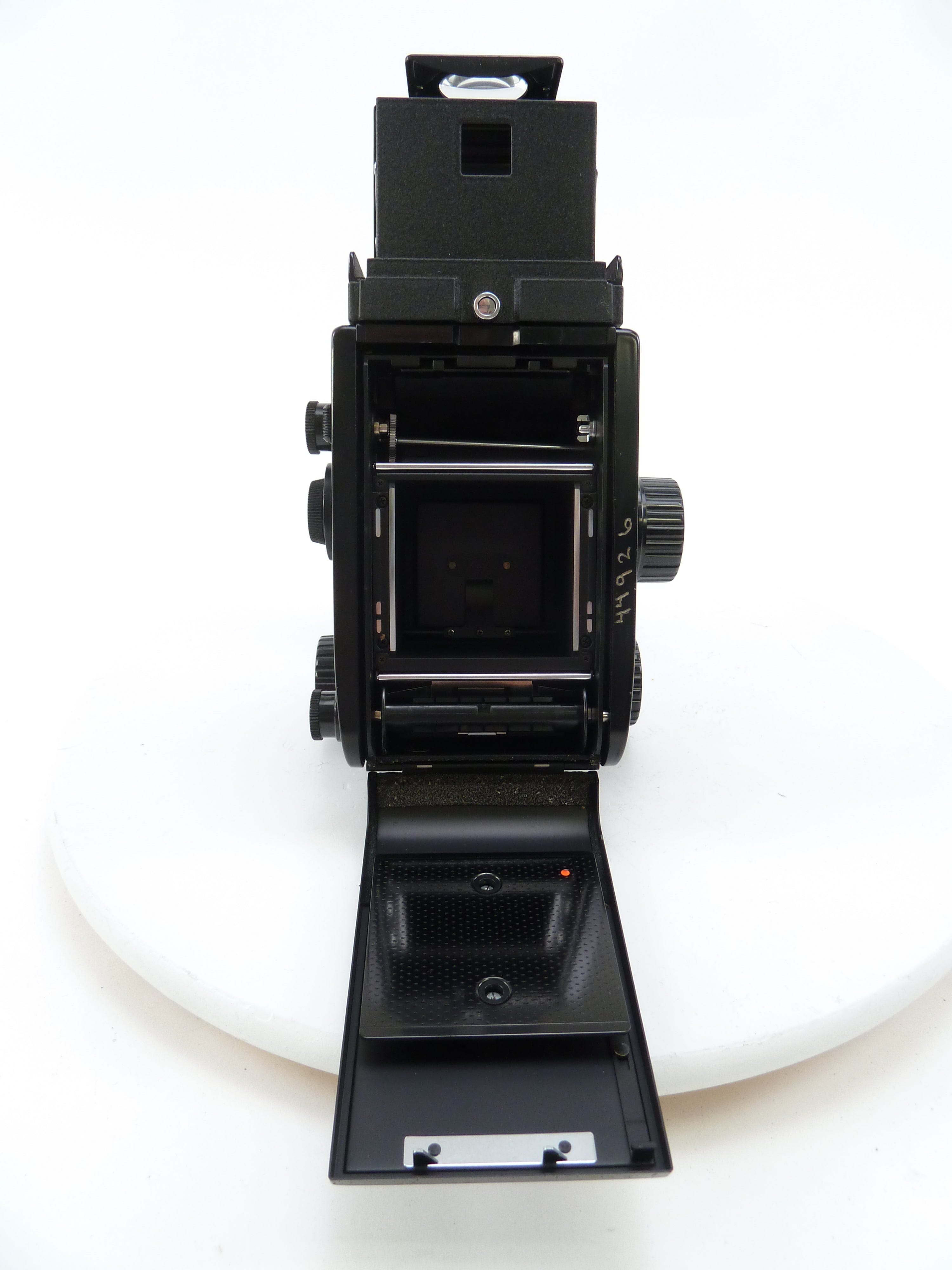 Mamiya C220F Camera Outfit with 80MM f2.8 Blue Dot Lens and Waist Level Finder
