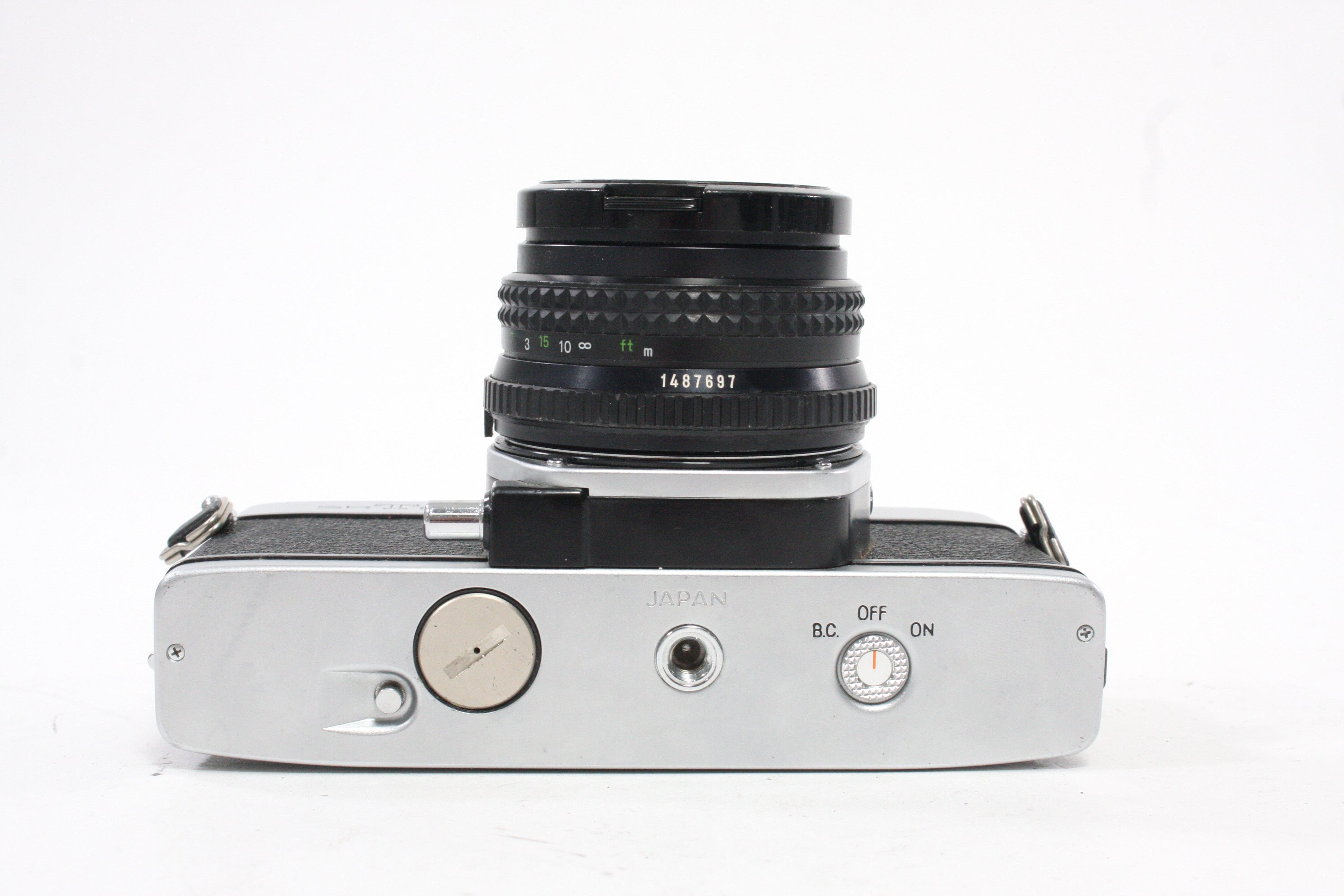 Minolta SRT 200 35mm SLR Camera with Minolta 50mm f/1.7 Lens
