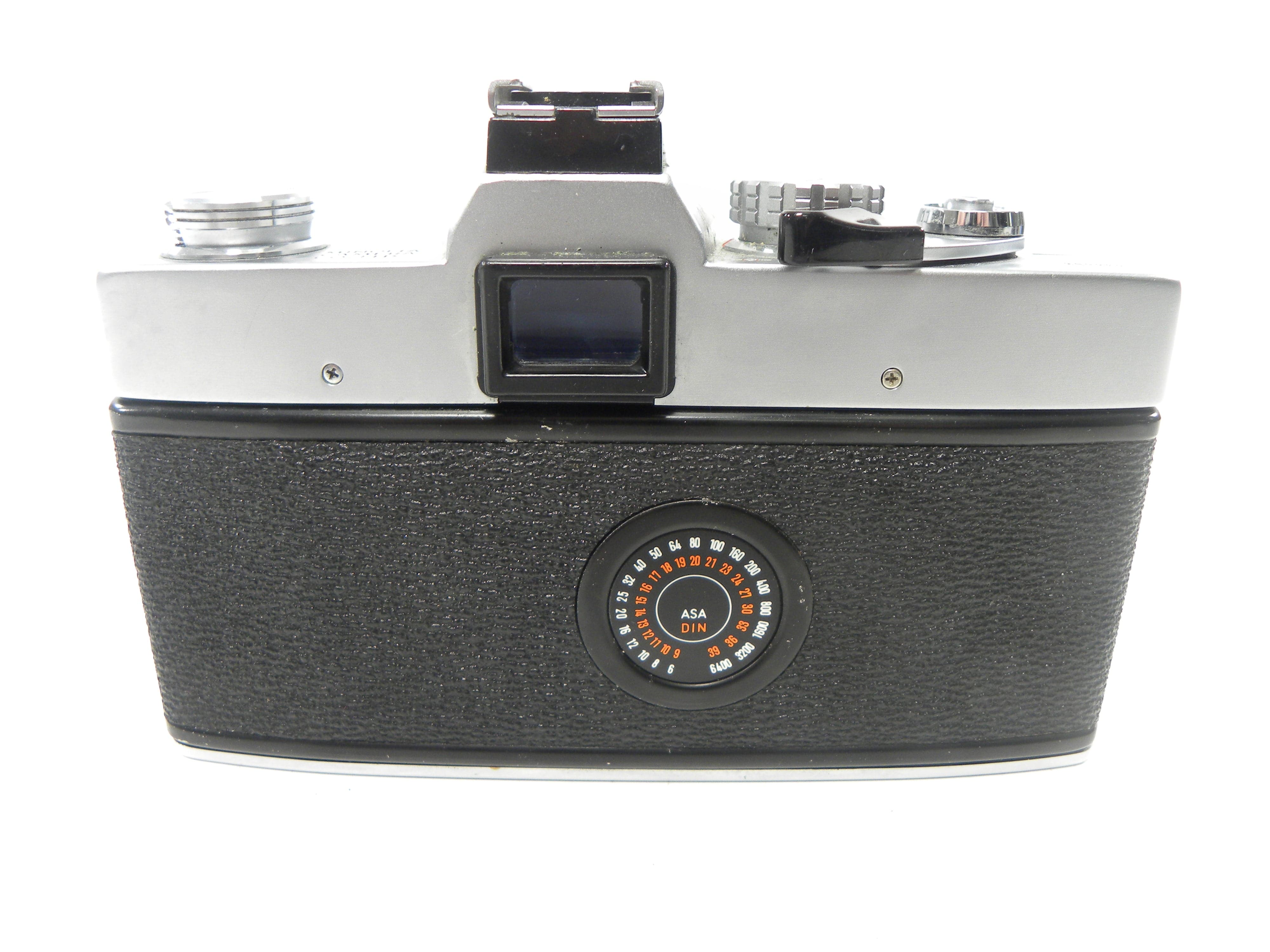 Minolta SRT303 35mm SLR w/MD Zoom 35-70mm f3.5