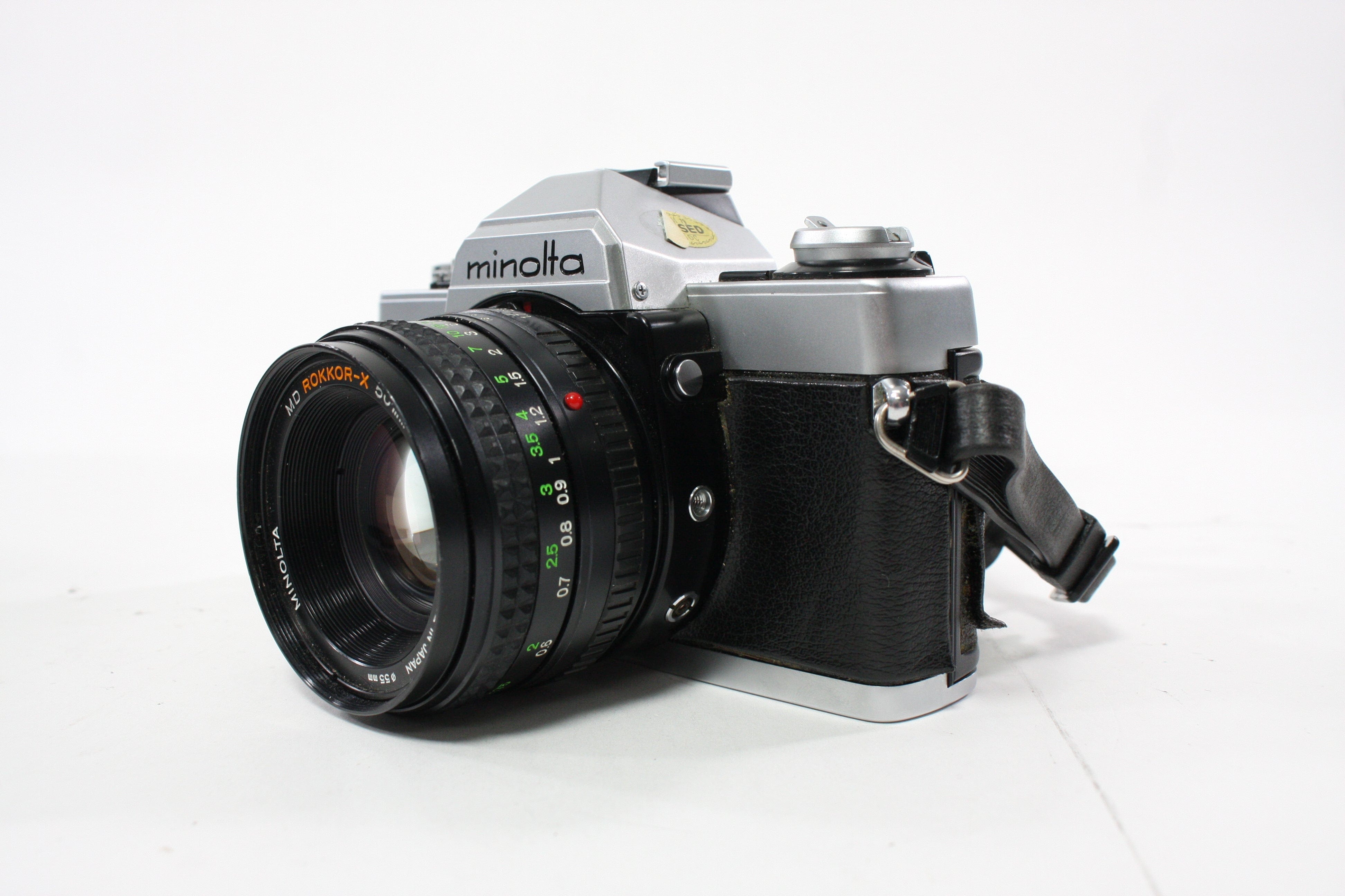 Minolta XG7 35mm SLR Camera with 50mm f/1.7 Lens with Auto 118X Flash