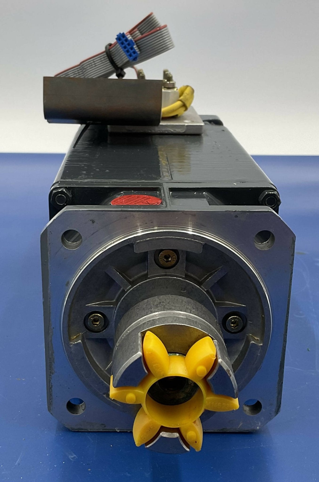 Siemens 1HU5044-0AF01-Z - Servo Motor R/F System Side View | Alo Tech Solutions