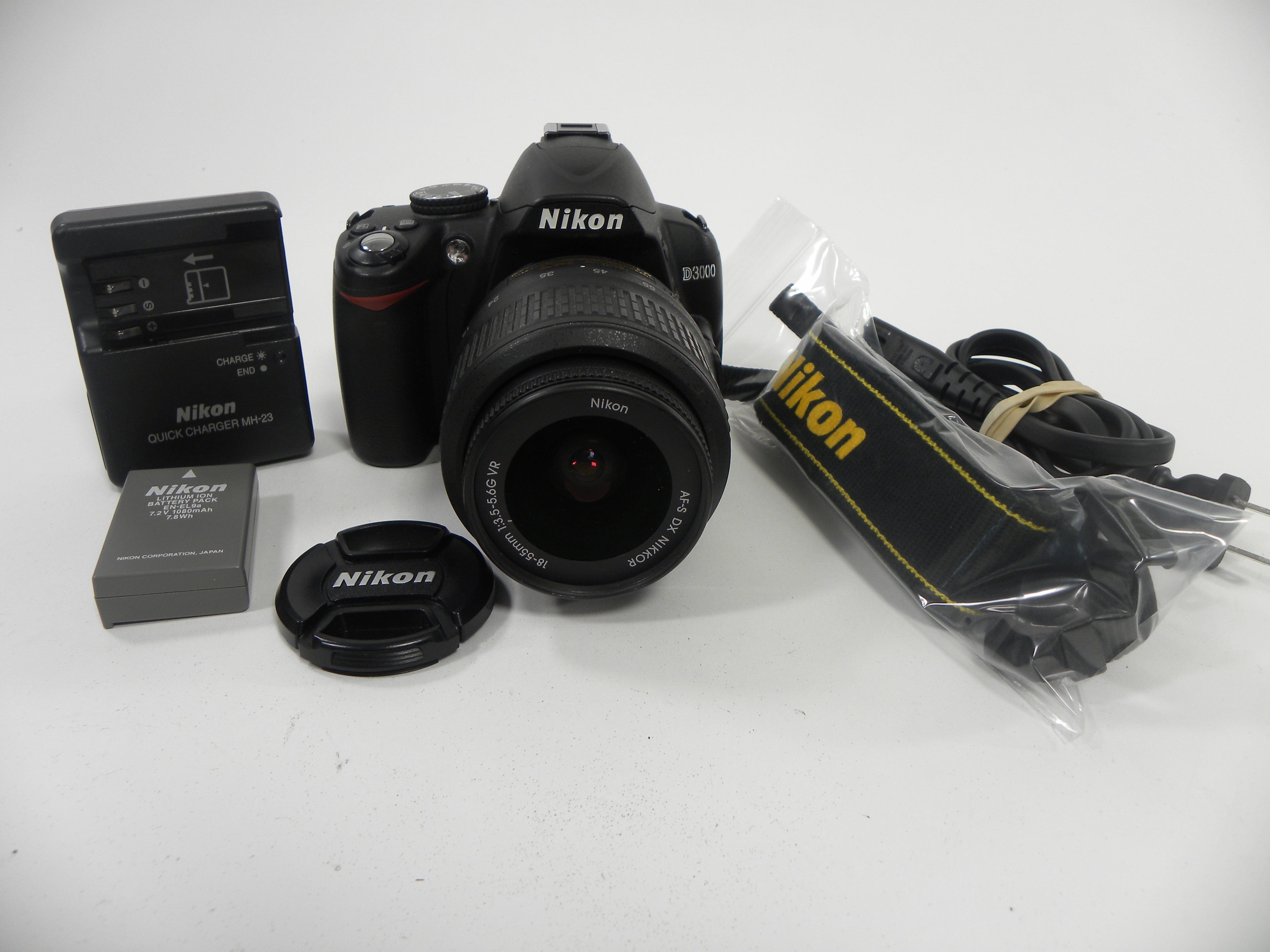 Nikon D3000 10.2mp Digital SLR w/AF-S Nikkor DX VR 18-55 Shutter Ct. 3,761