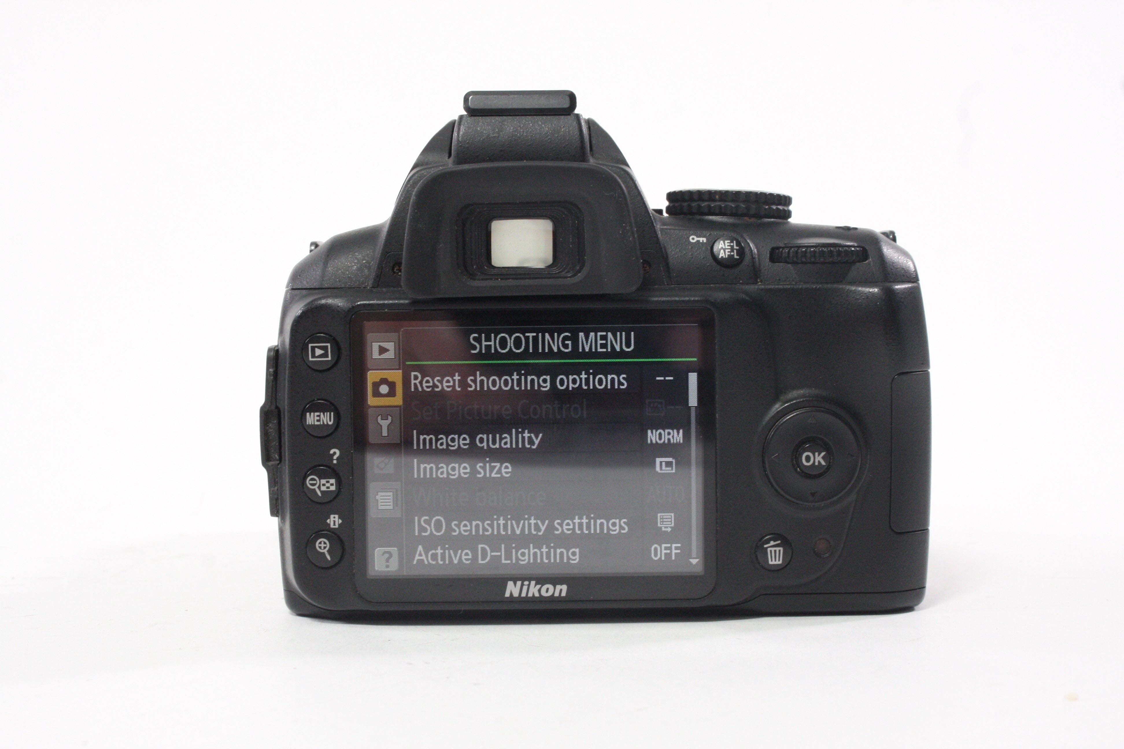 Nikon D3000 DSLR with 18-55mm f/3.5-5.6 G Lens