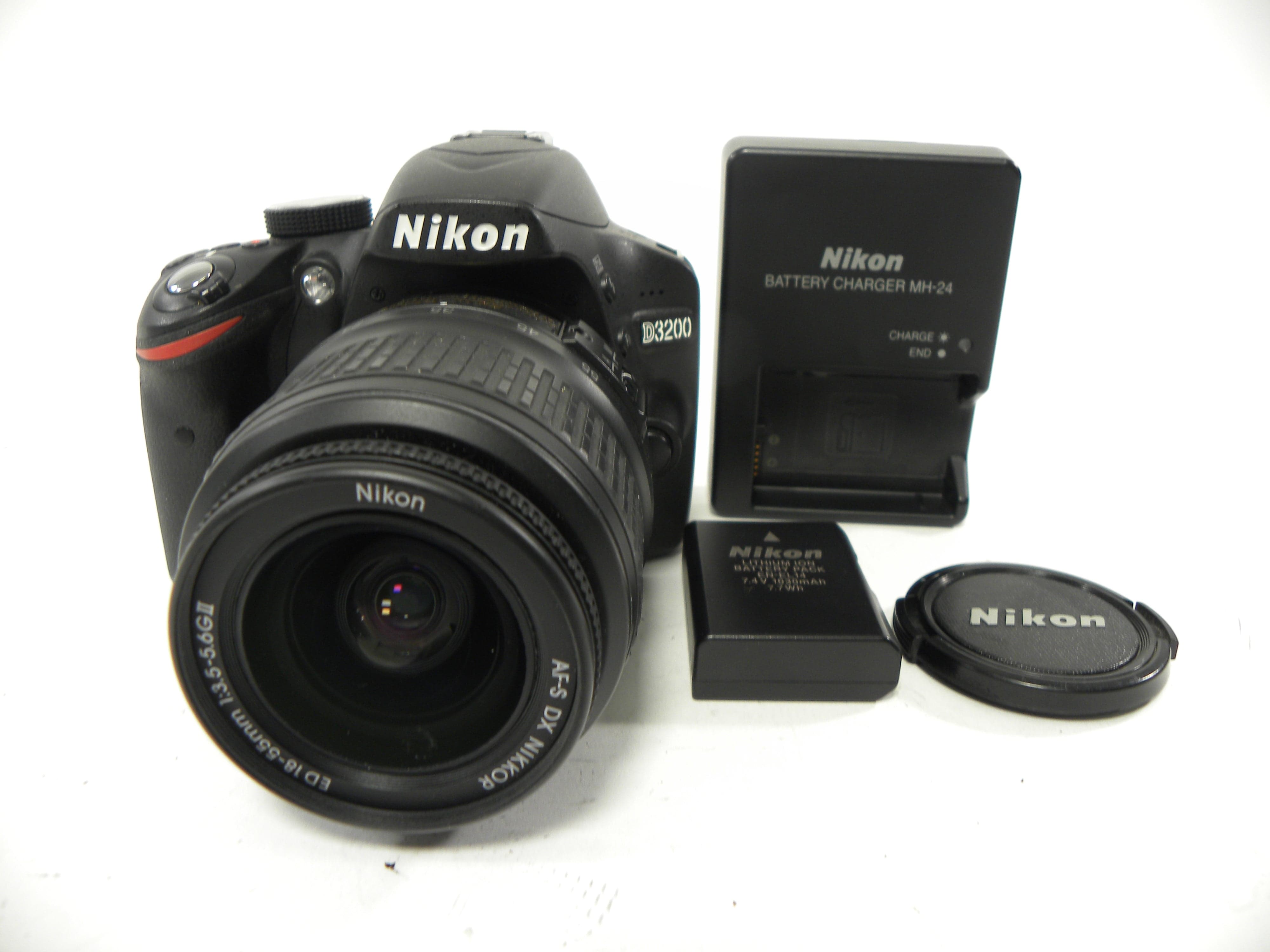 Nikon D3200 24.2mp Digital SLR w/AF-S DX ED 18-55 f3.5-5.6G II