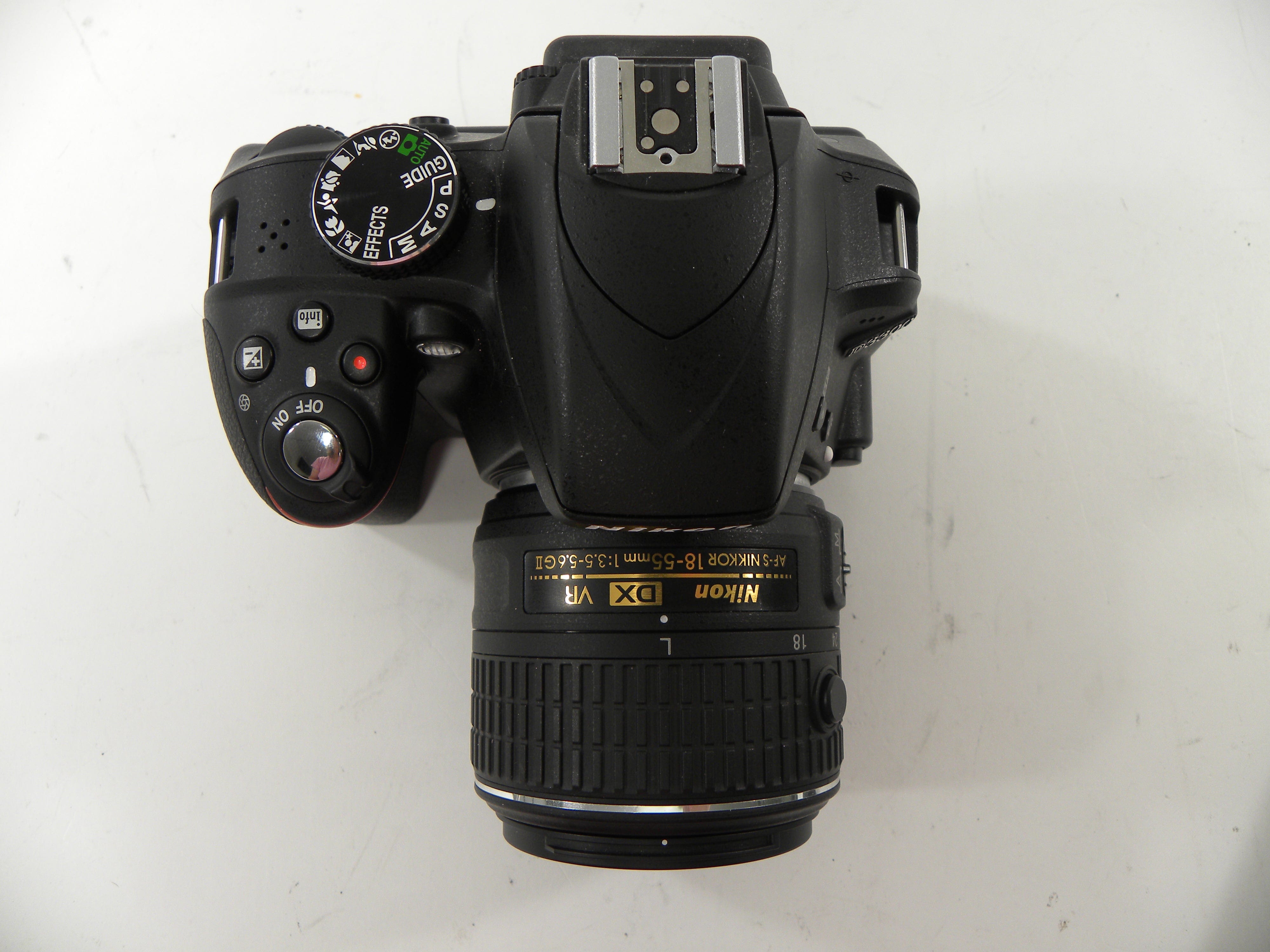 Nikon D3300 24.2mp Digital SLR w/Nikkor AF-S DX VR 18-55 Shutter Ct #750