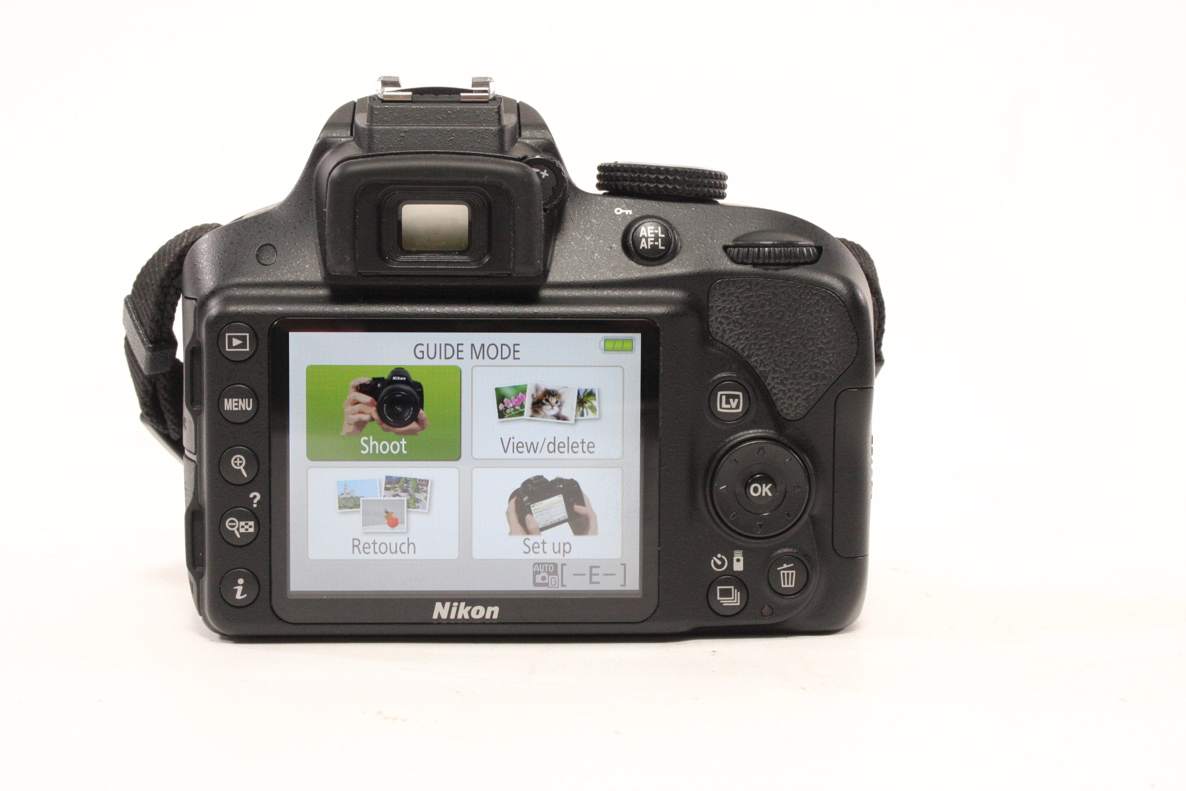 Nikon D3300 DSLR with 18-55mm f/3.5-5.6 II AF-S Lens Shutter Count 565