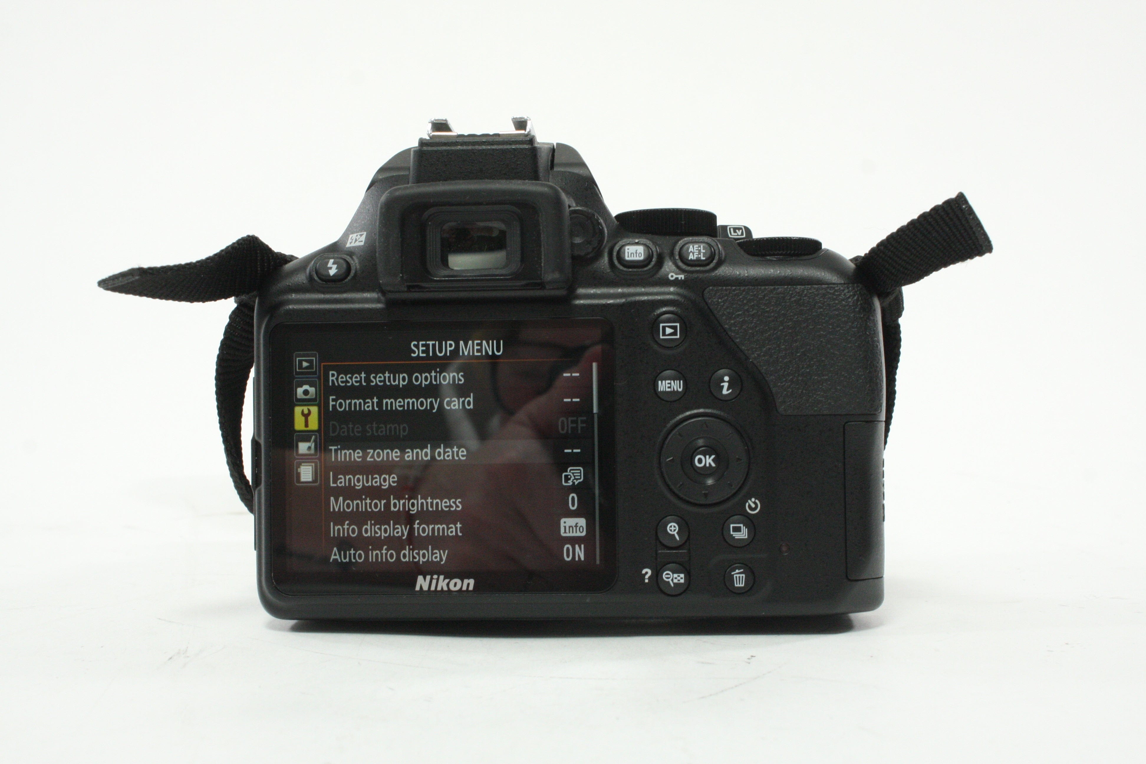 Nikon D3500 DSLR with 18-55mm f/3.5-5.6 G AF-P Lens with Shutter Count 415