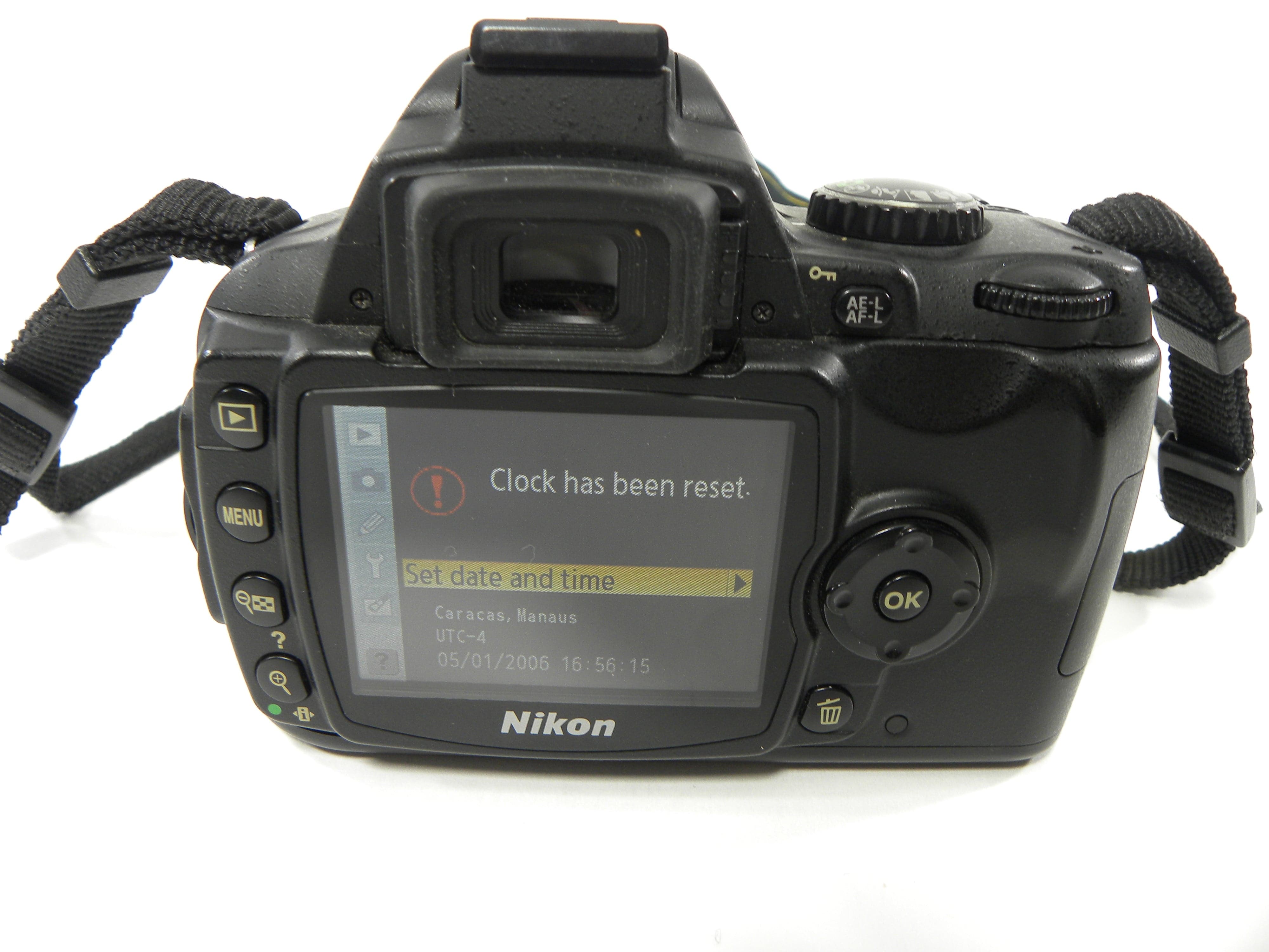 Nikon D40 6.1mp Digital SLR w/AF-S DX ED 18-55mm II Shutter Ct. 3,753