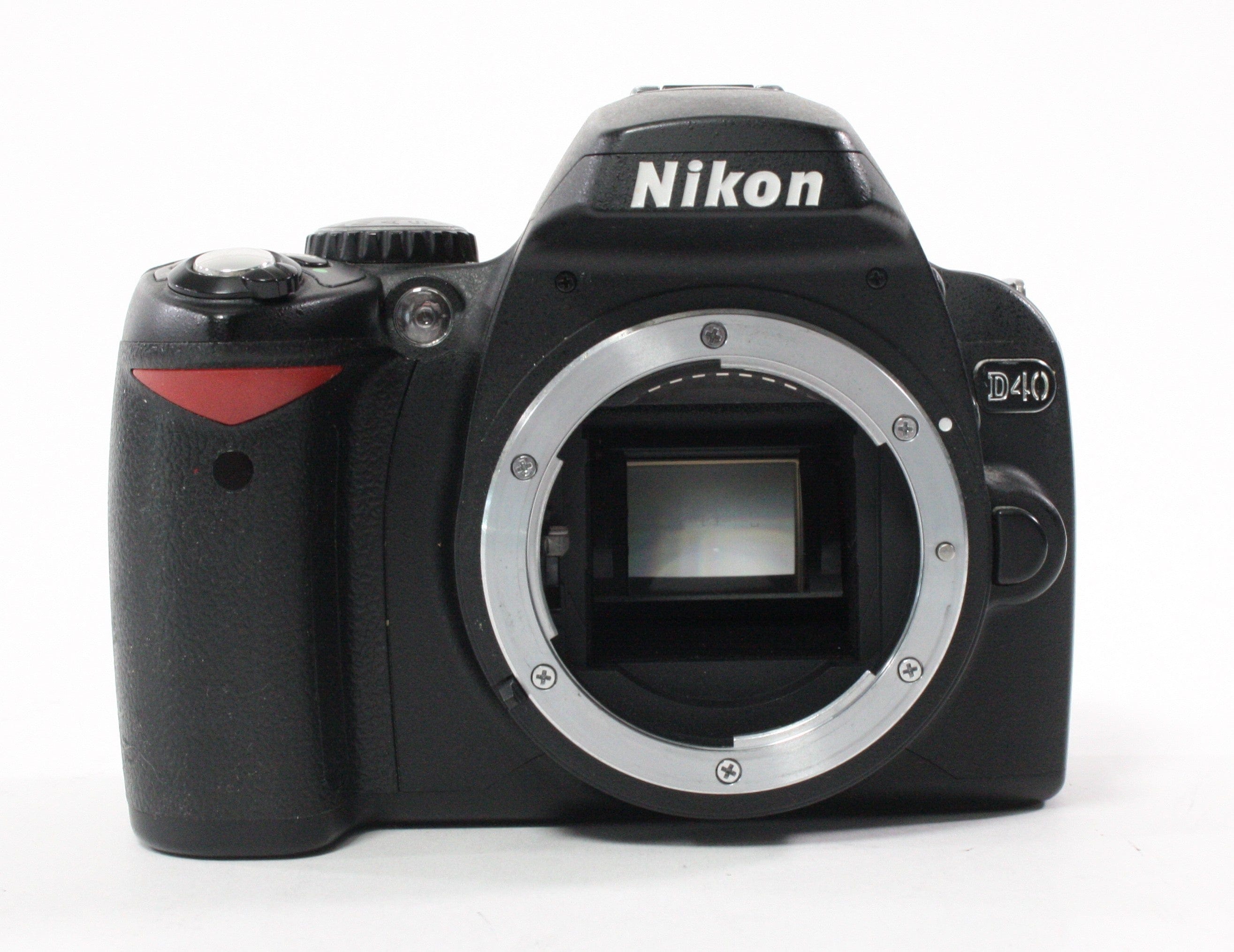 Nikon D40 DSLR with Nikon 18-55mm f/3.55.6 G VR Lens Shutter Count 4,742