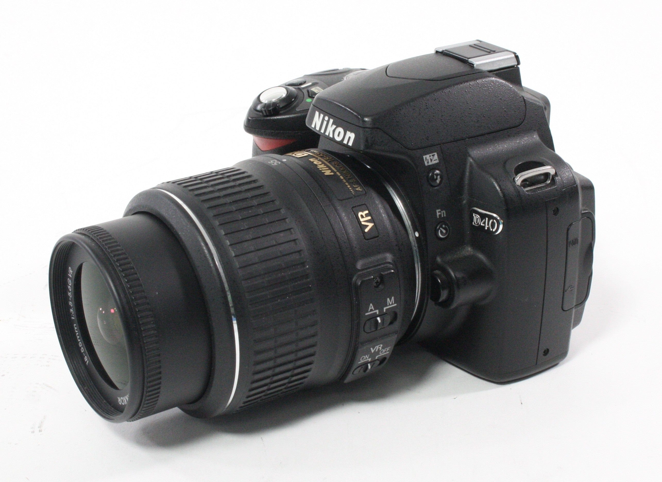 Nikon D40 DSLR with Nikon 18-55mm f/3.55.6 G VR Lens Shutter Count 4,742