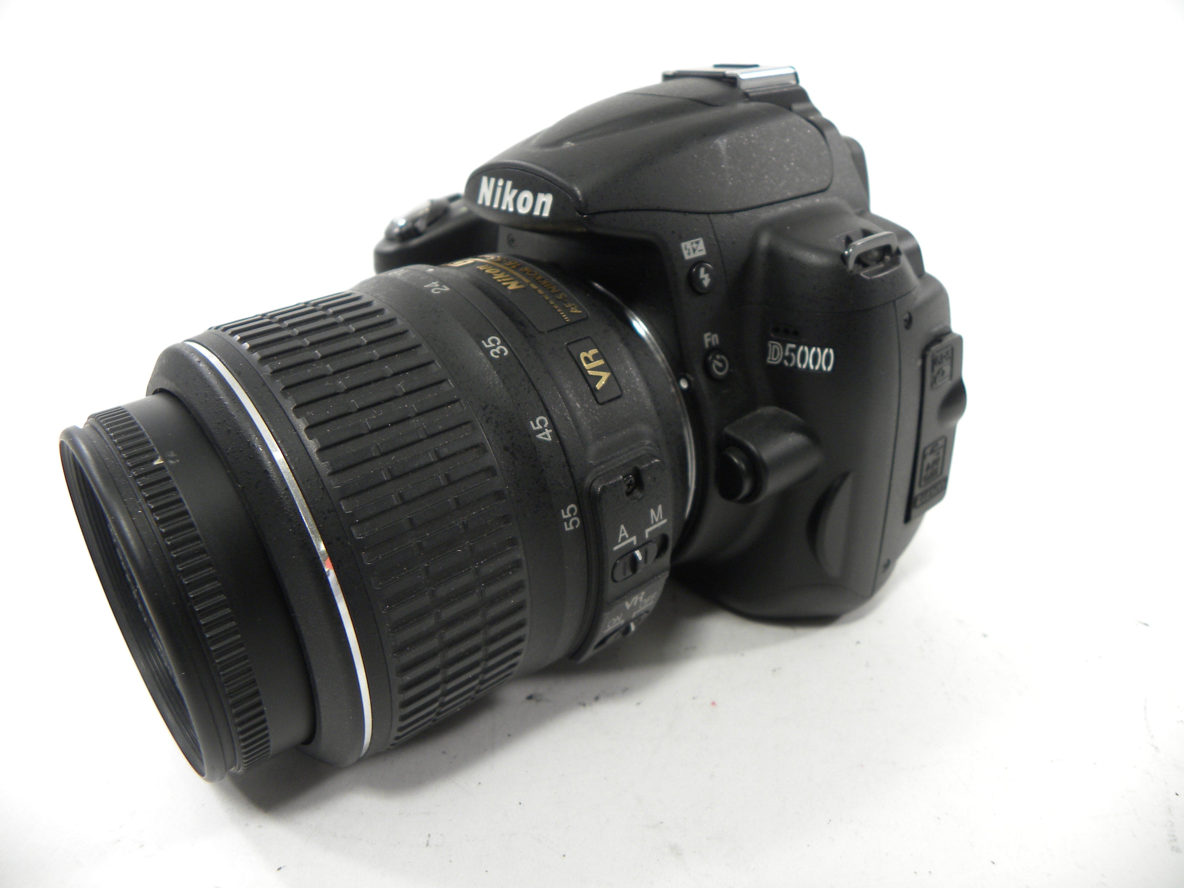 Nikon D5000 12.3mp Digital SLR w/AF-S Nikkor DX VR 18-55 Shutter Ct. 5,530