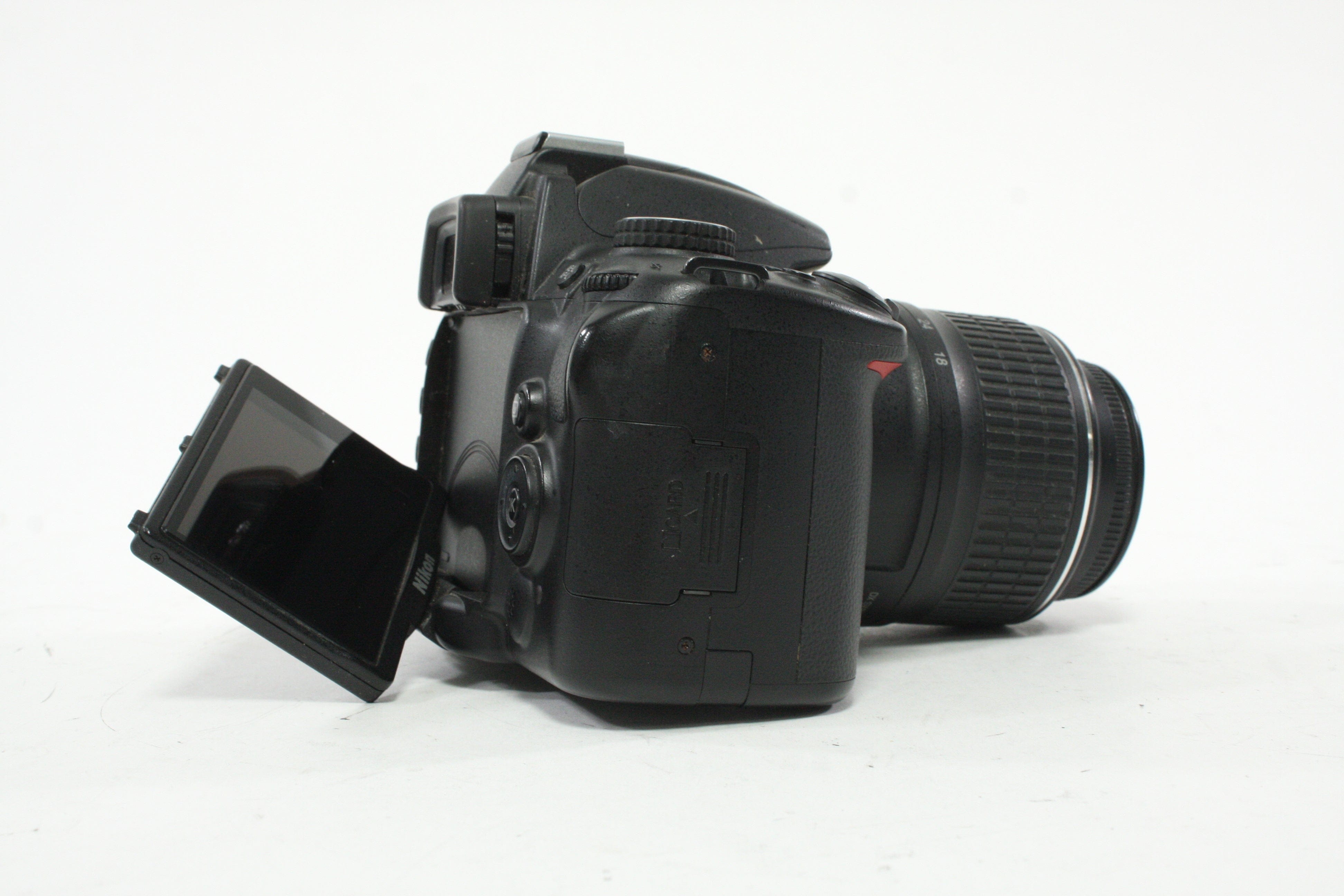 Nikon D5000 DSLR Camera with 18-55mm df/3.5-5.6G VR Lens with Shutter Count 7,362