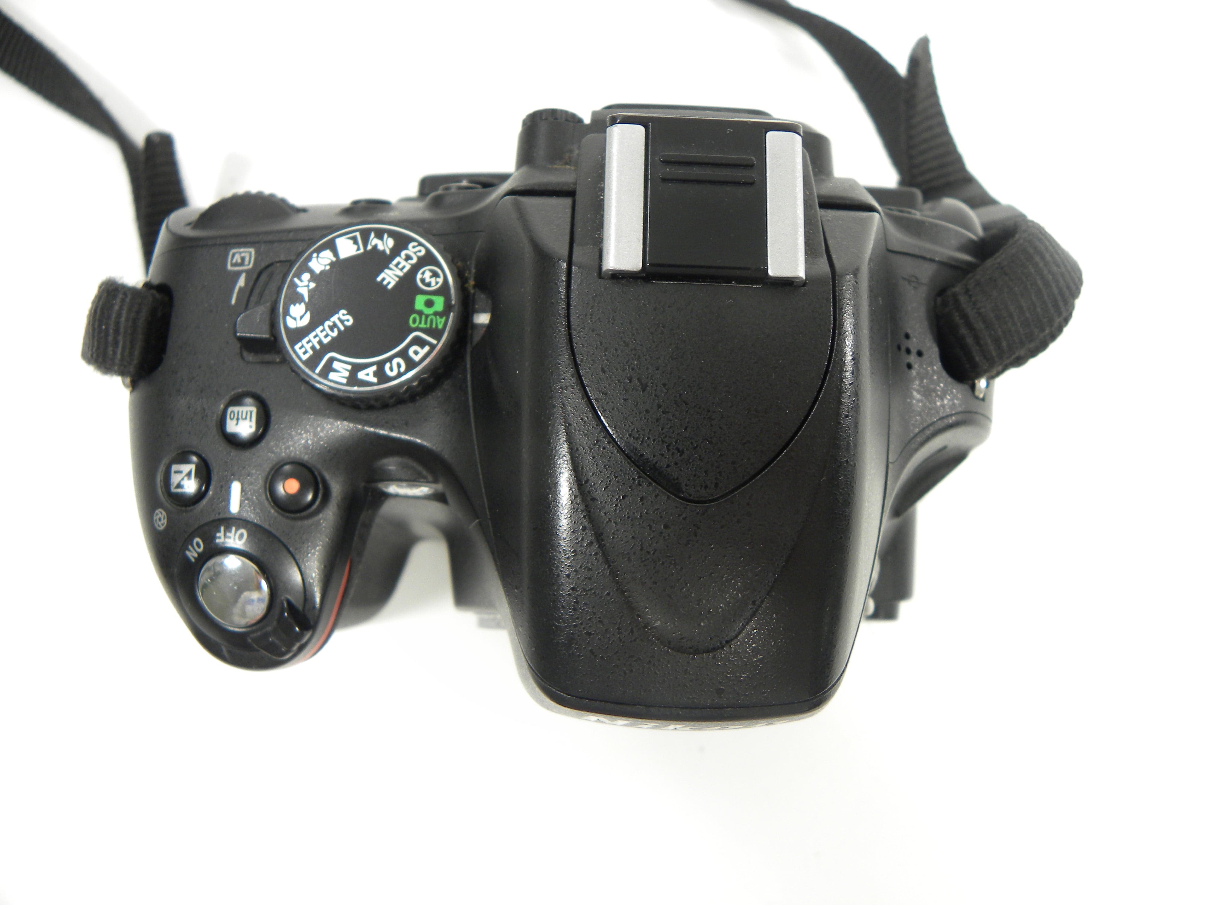 Nikon D5100 16.2mp Digital SLR Camera Body only - Parts or Repair Only