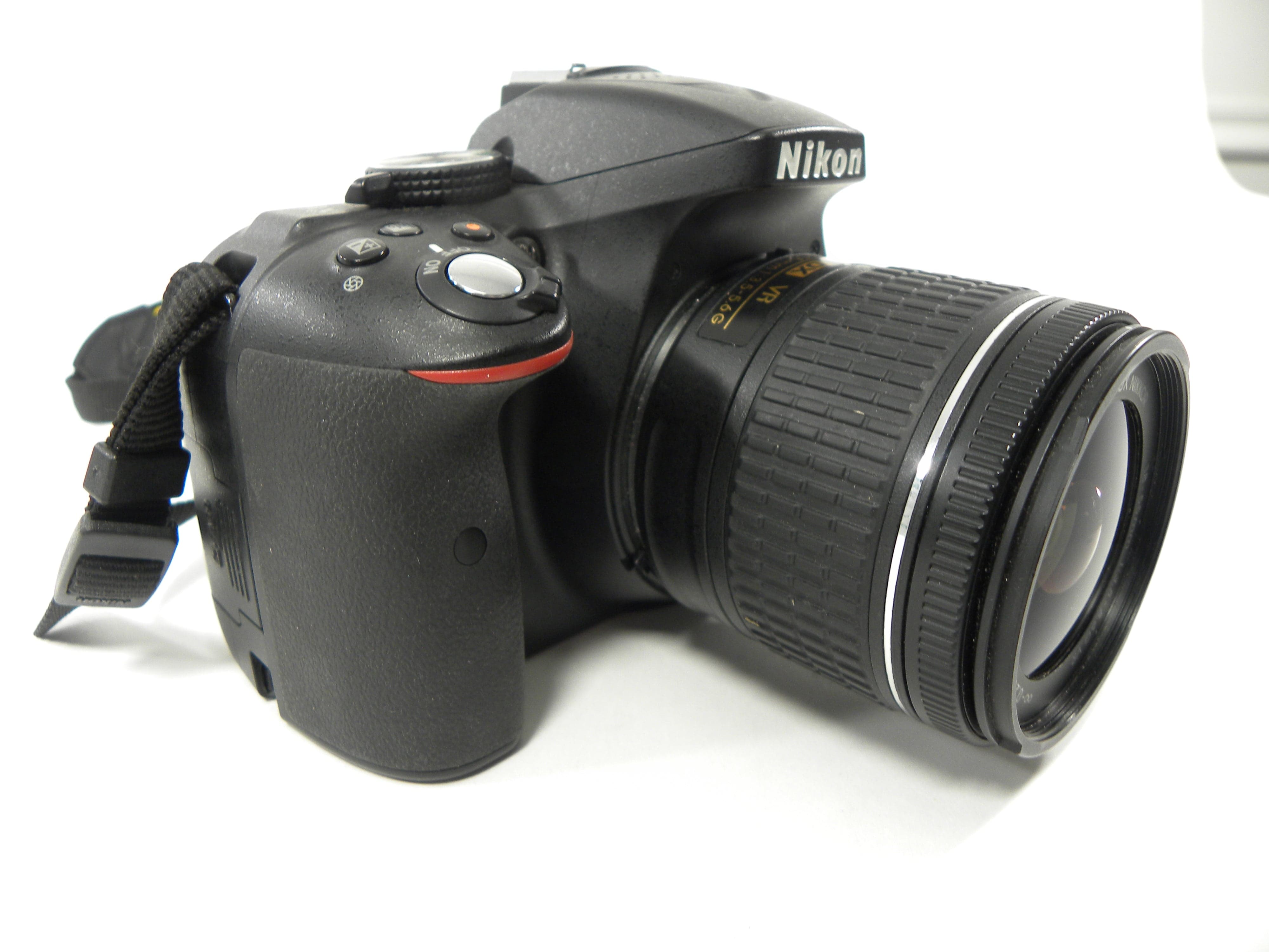 Nikon D5300 24.2mp Digital SLR w/AF-P Nikkor 18-55 VR DX S/C 5,551