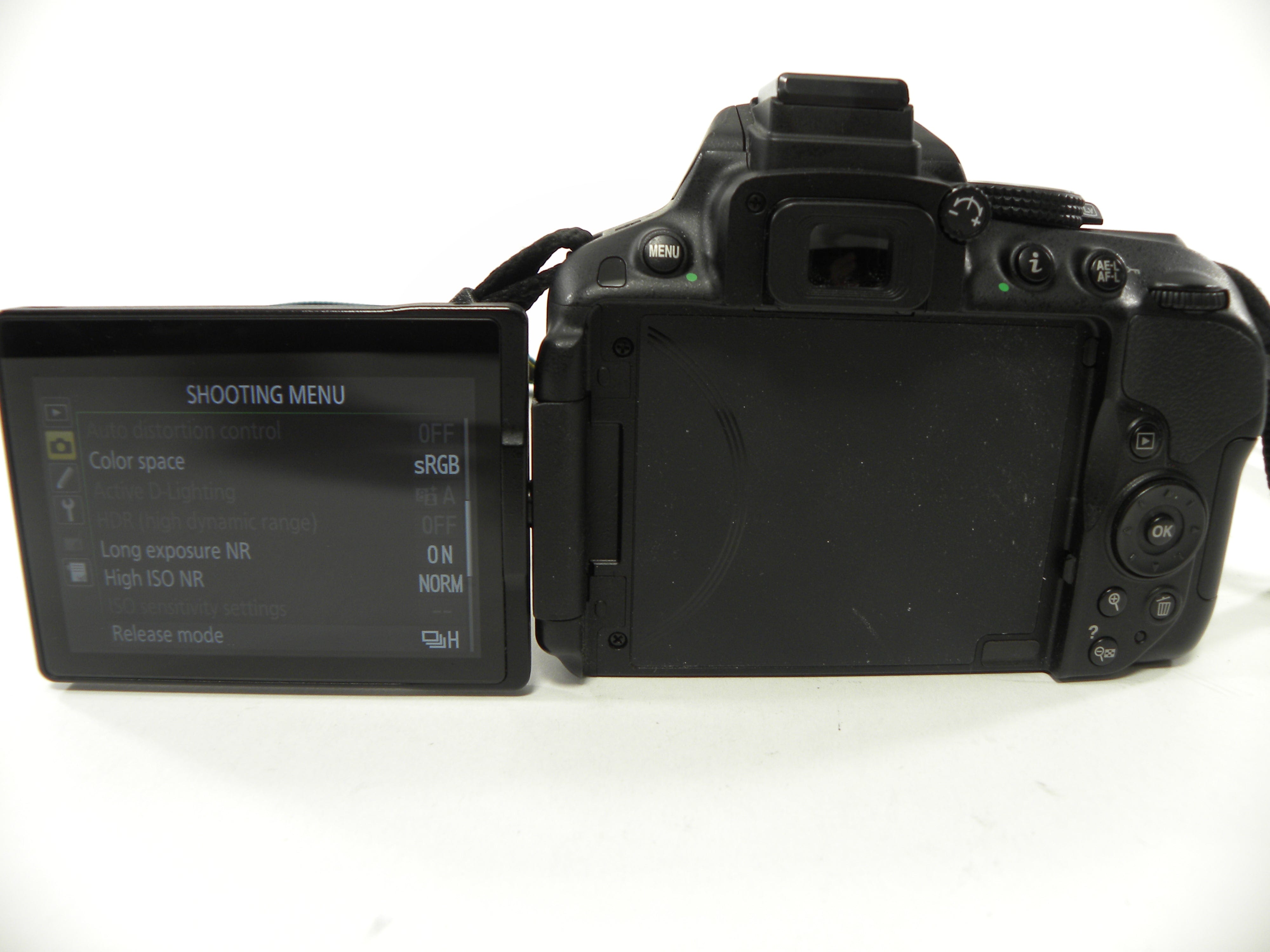 Nikon D5300 24.2mp Digital SLR w/AF-S DX VR 18-55 Shutter Ct. 24,126