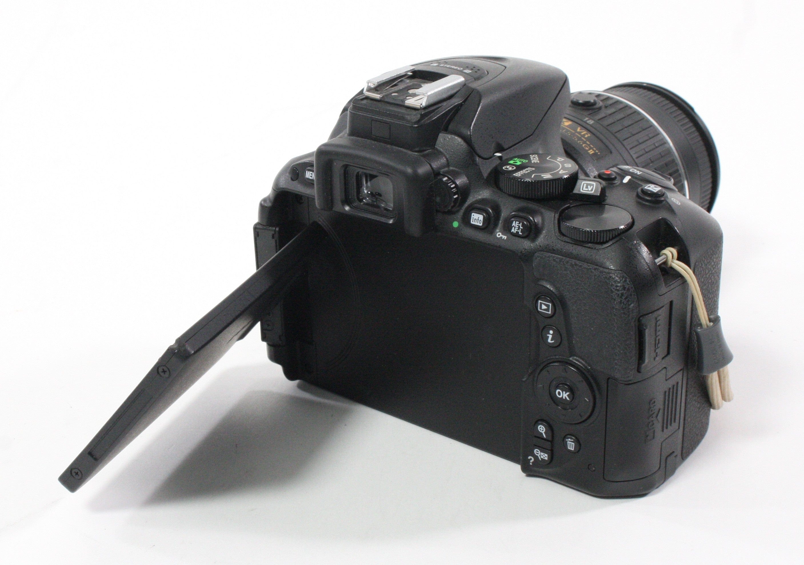 Nikon D5500 Digital SLR with 18-55mm f3.5-5.5G VR II Lens Shutter Count 2,325