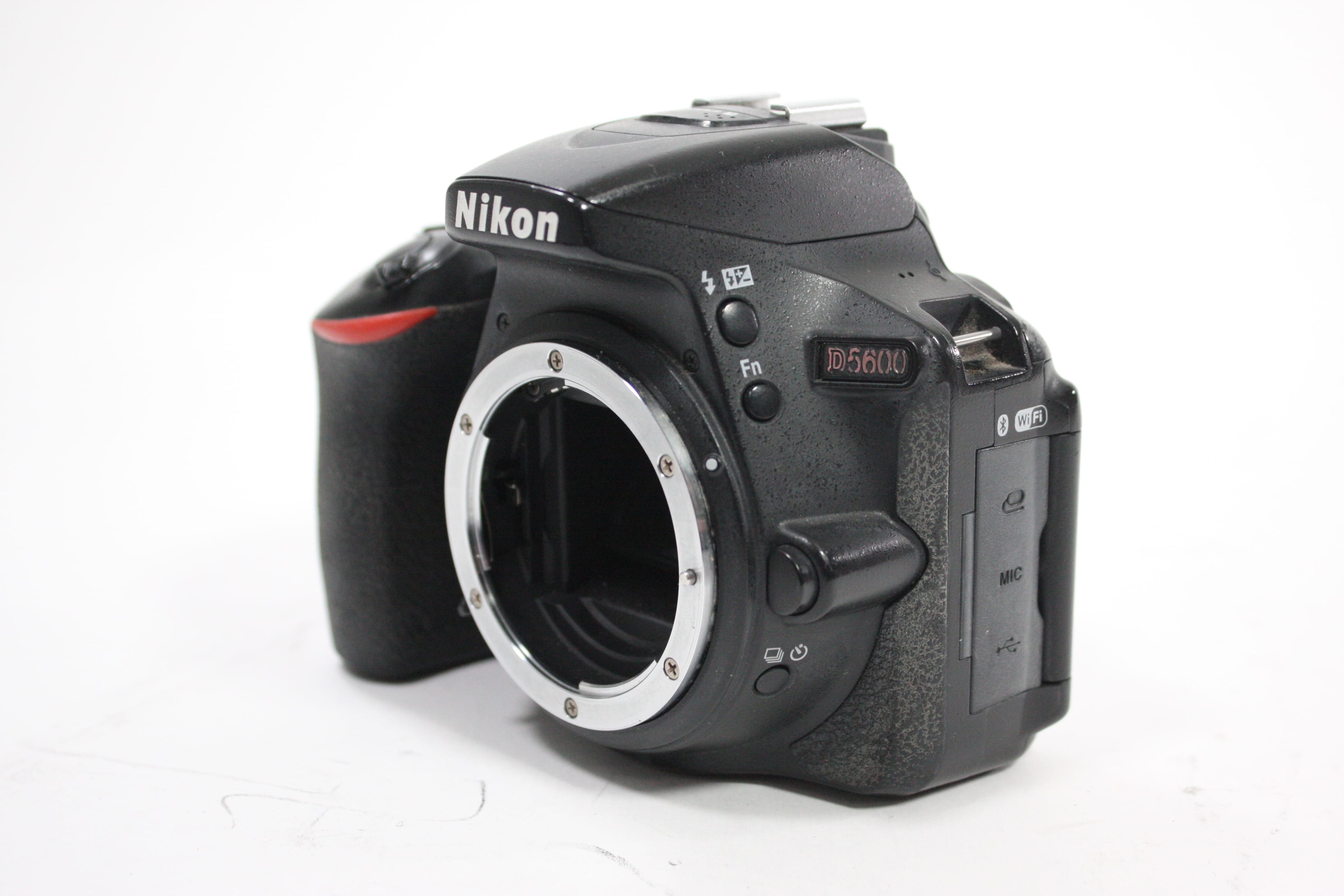 Nikon D5600 DSLR Camera with Nikon 18-55mm f/3.5-5.6G VR DX AF-P Lens with Shutter Count 102,565