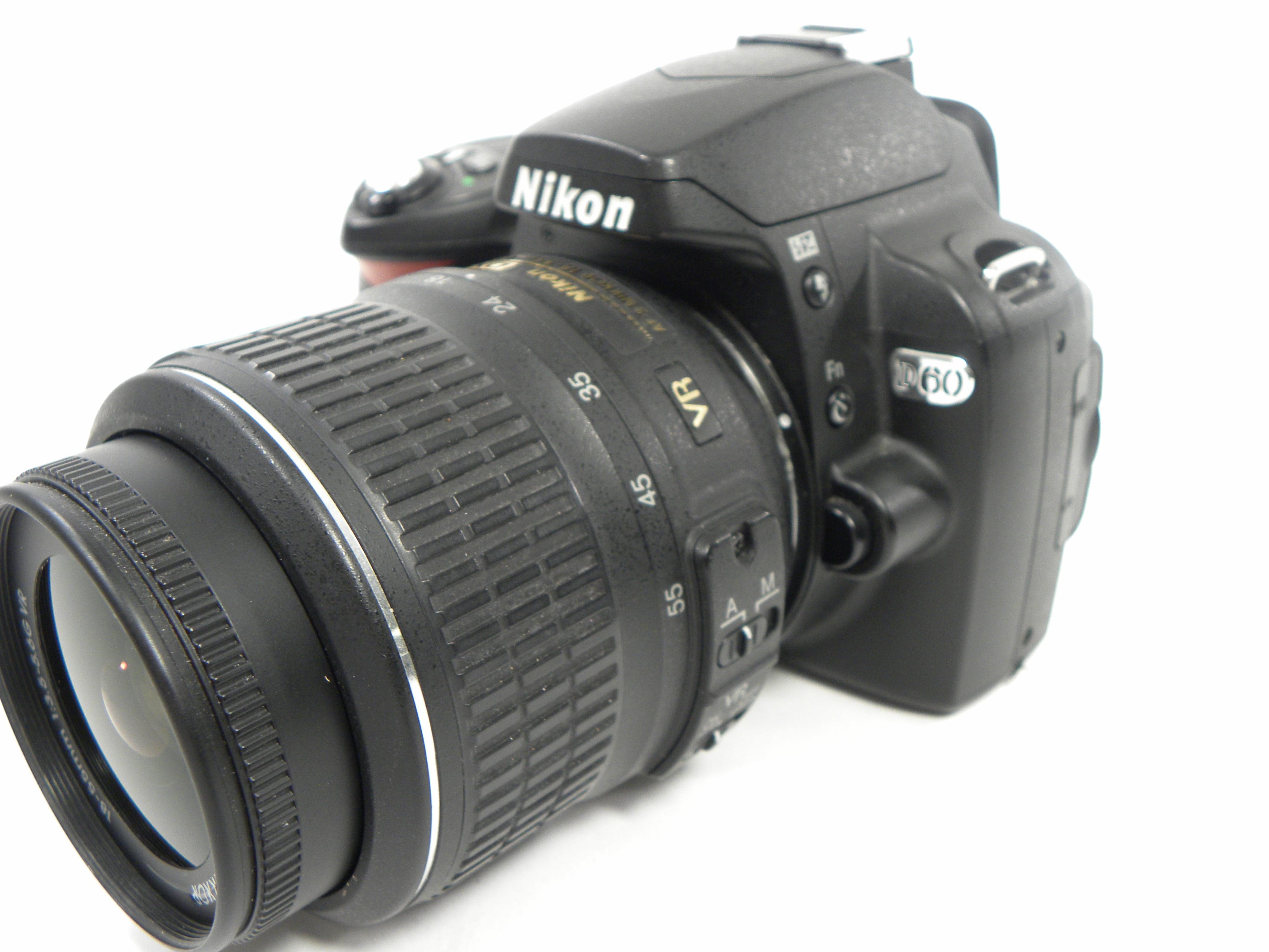 Nikon D60 10.2mp Digital SLR w/AF-S Nikkor DX VR 18-55 Shutter Ct. 10,376