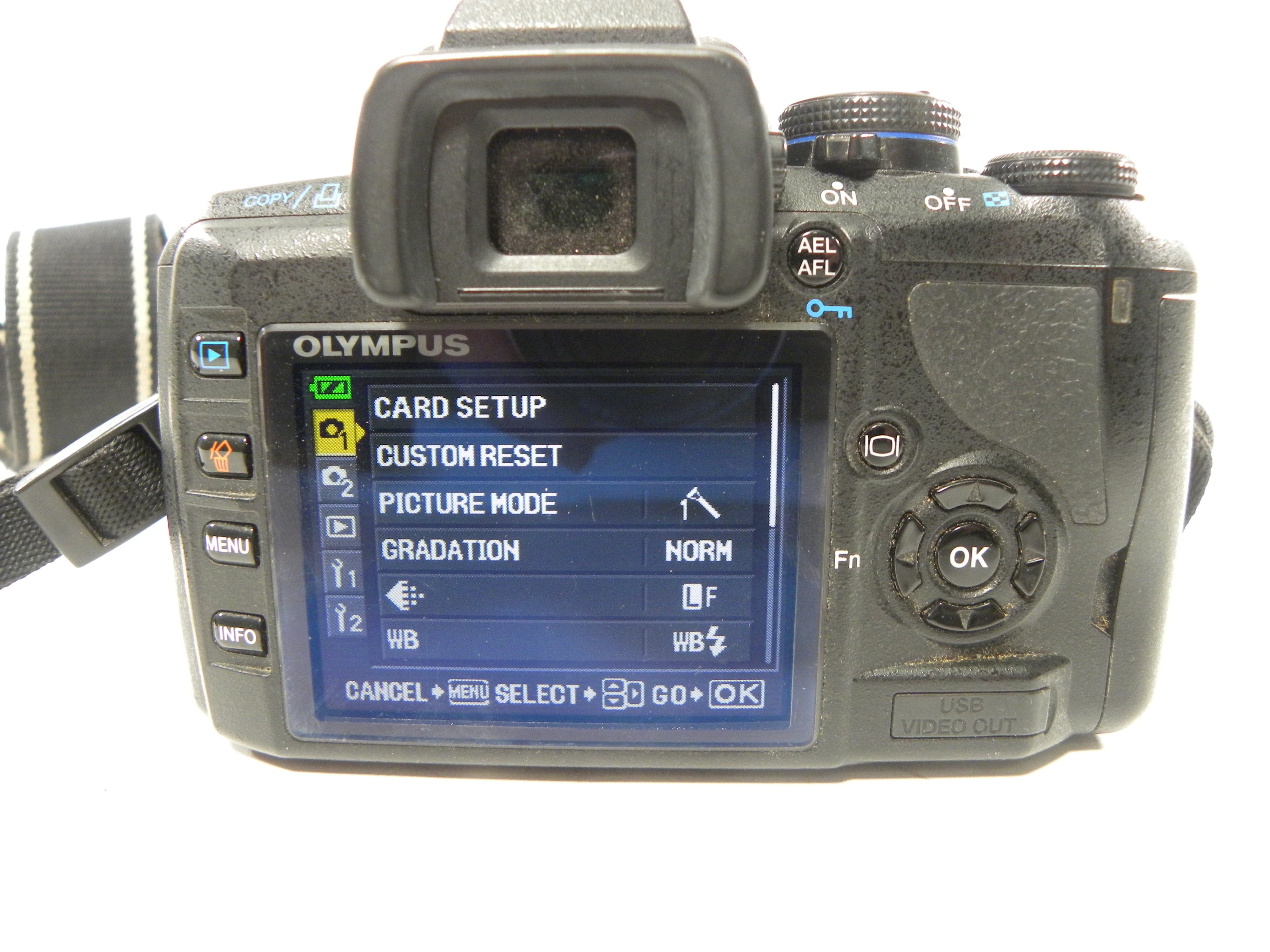 Olympus E-420 10.0mp Digital SLR w/Zuiko 14-24mm f3.5-5.6
