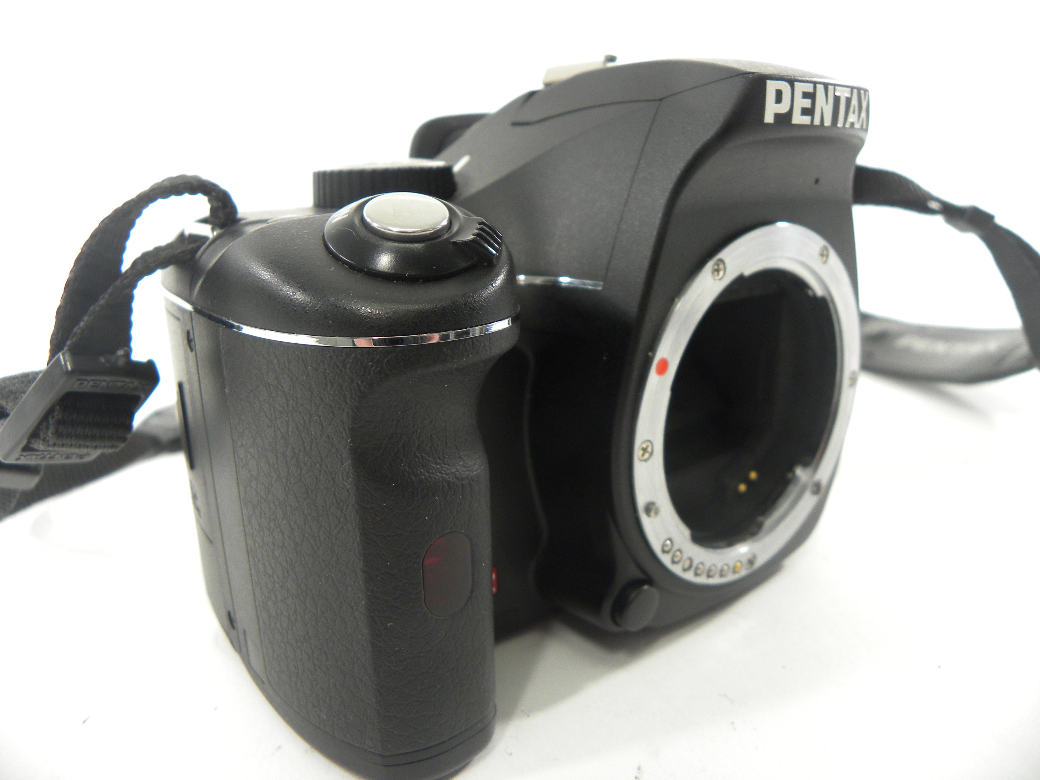 Pentax K-X 12.4mp Digital SLR body only Shutter Ct. 7,699