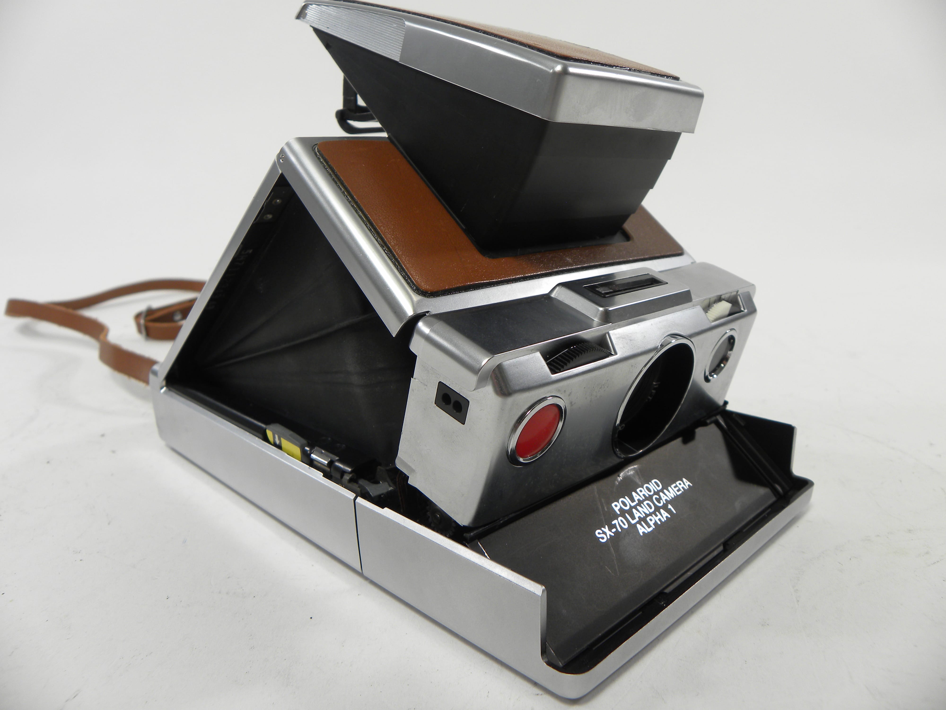 Polaroid SX-70 Instant Camera   (parts) AS IS