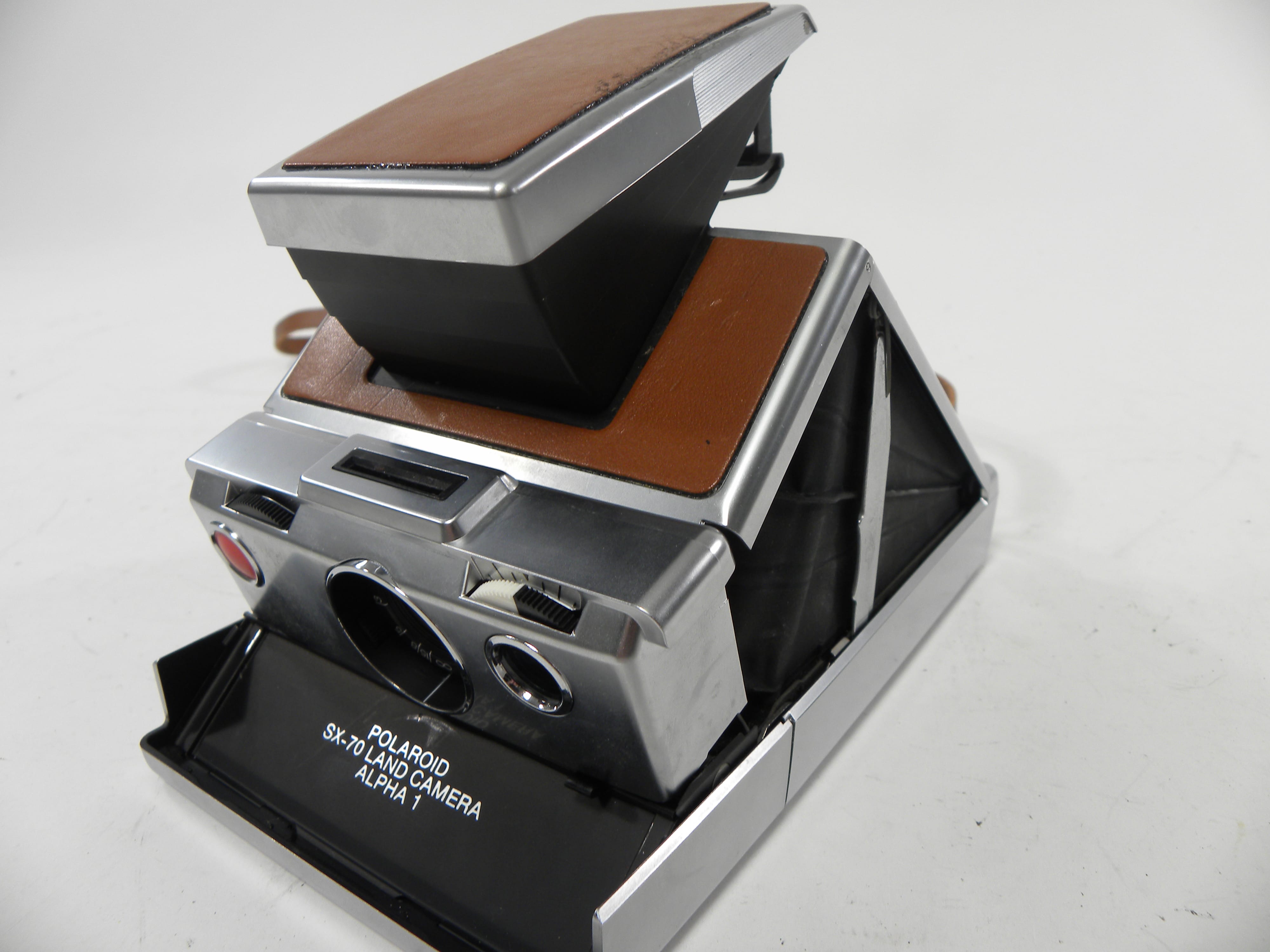Polaroid SX-70 Instant Camera   (parts) AS IS