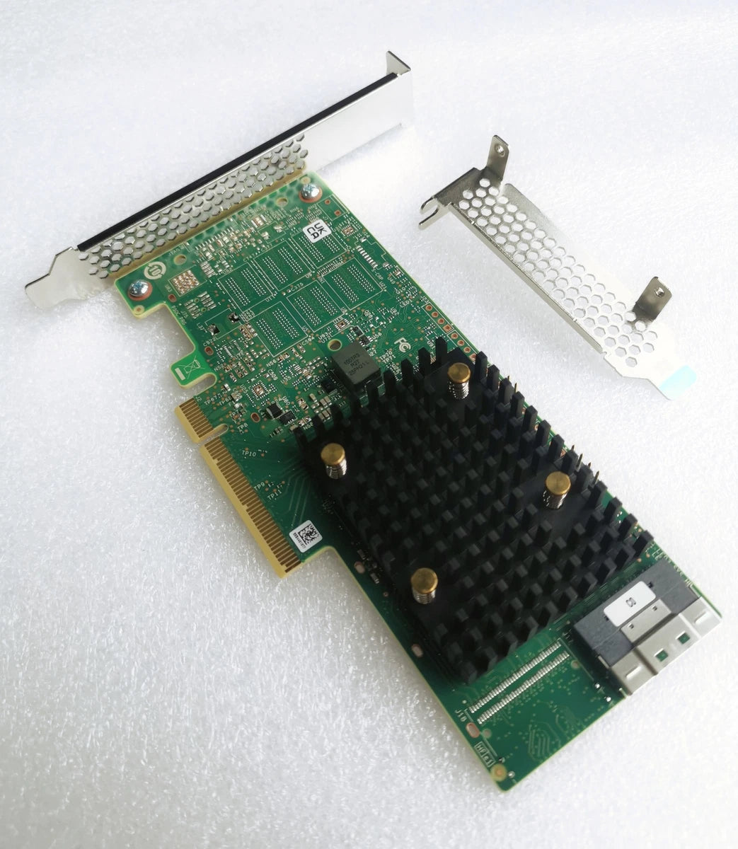 Broadcom HBA 9500-8i interface cards/adapter Internal SAS 05-50077-03 HBA 9500