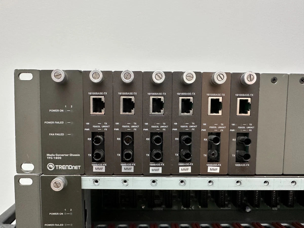 TRENDnet : LOT : 4 TFC-1600 frames : 15 x 10/100 FIBER modules : Gigabit Switch