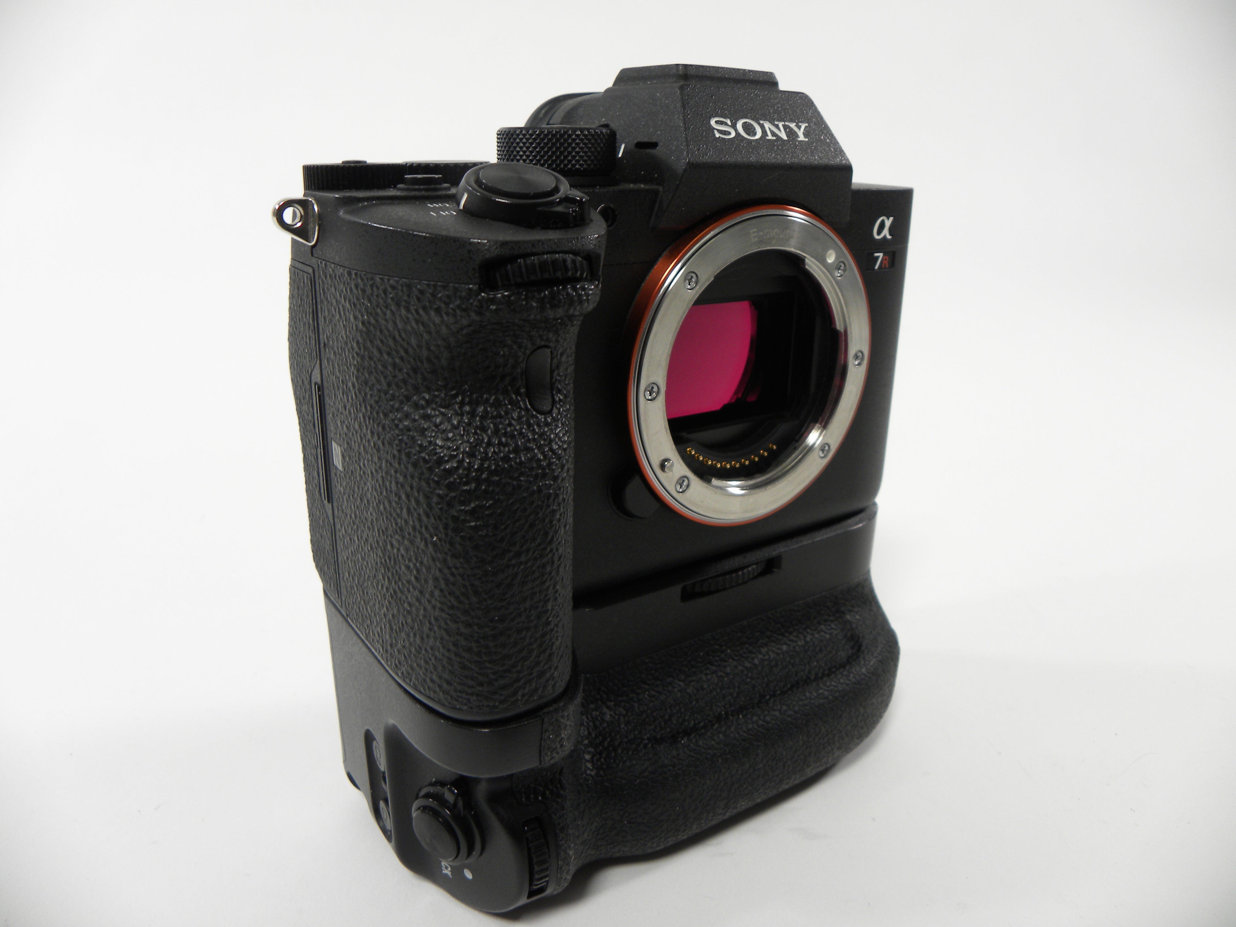 Sony a 7R IV 61.0mp Digital Mirrorless Camera Body only Shutter Ct. 5,304