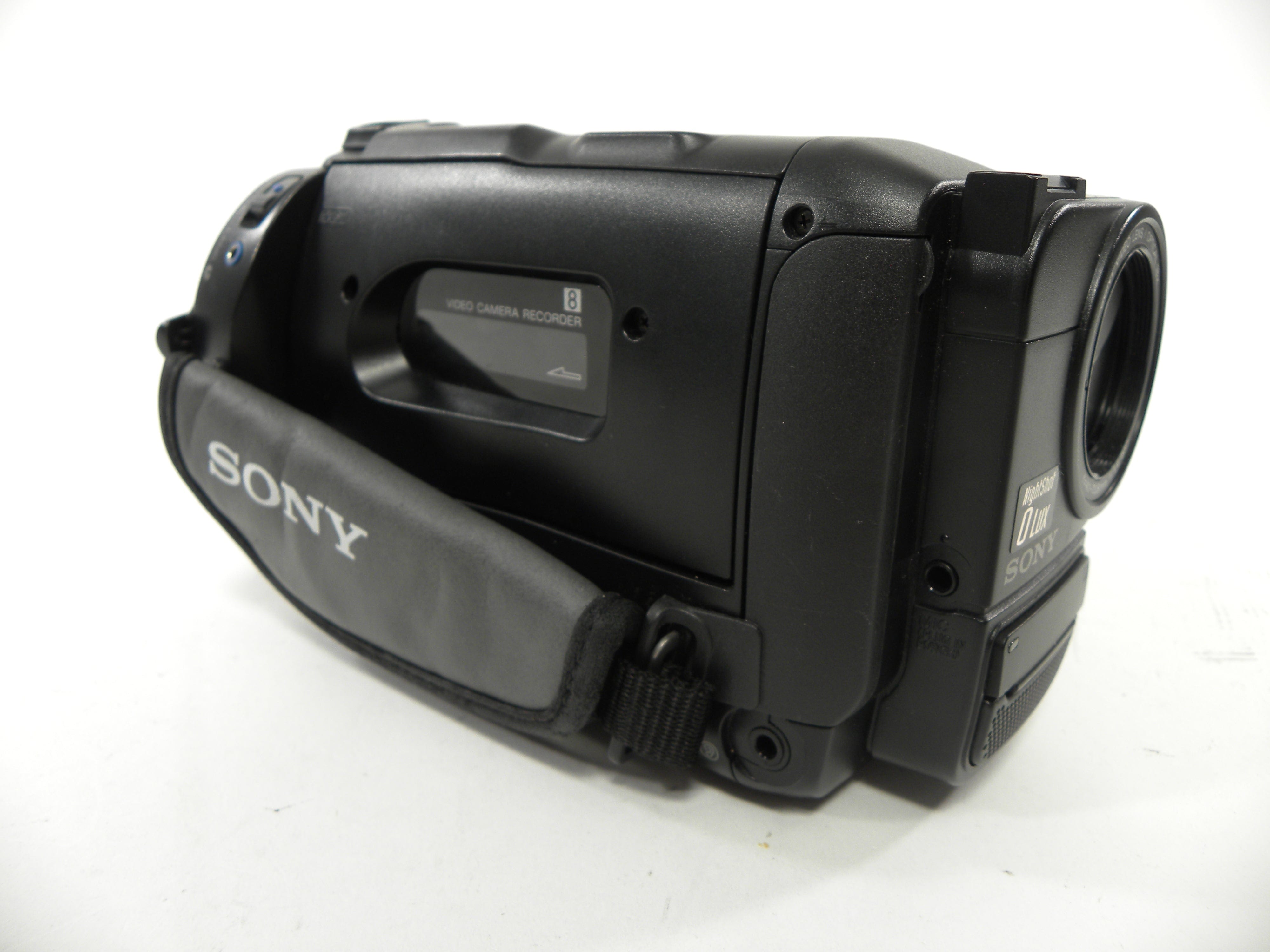 Sony CCD-TRV16 Video 8 XR Handycam Camcorder