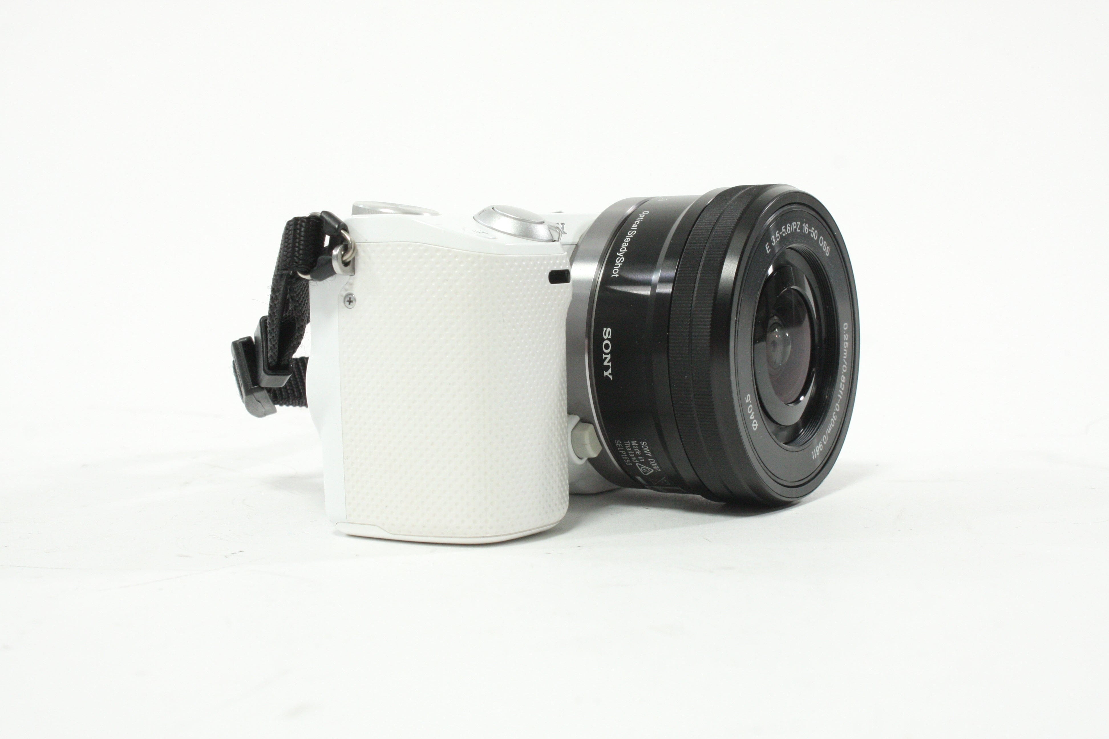 Sony NEX-5R wtih 16-50mm f/3.5-5.6 OSS P2 Lens for Sony E Mount