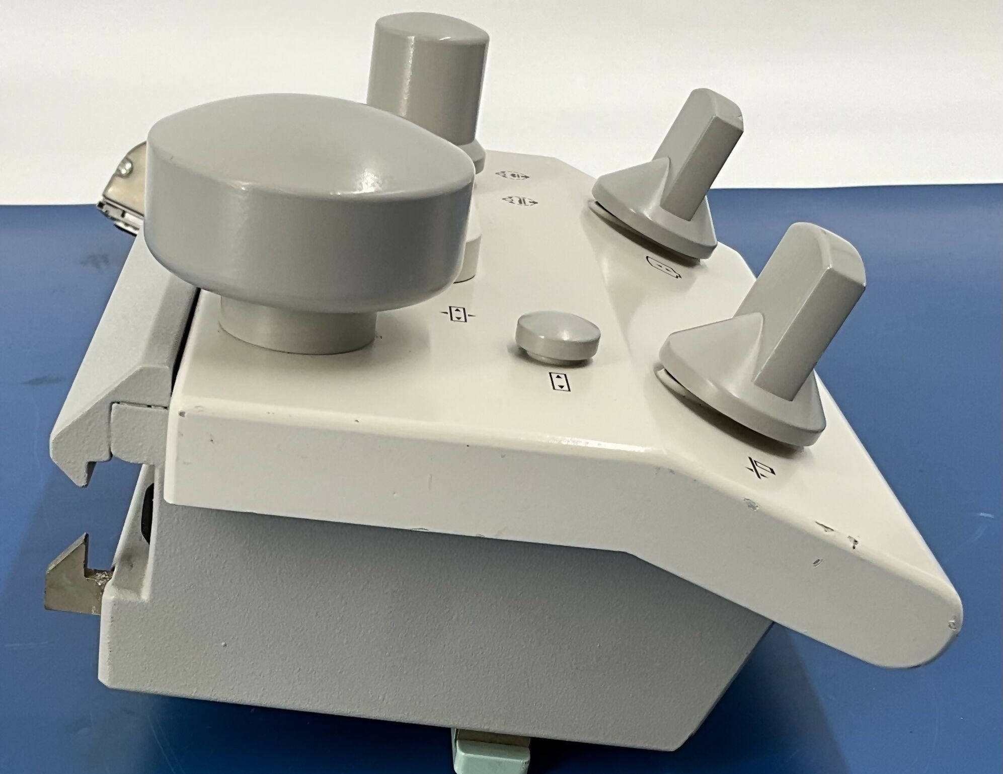 TABLE SIDE OPERATOR CONSOLE (9896 000 33771) PHILIPS