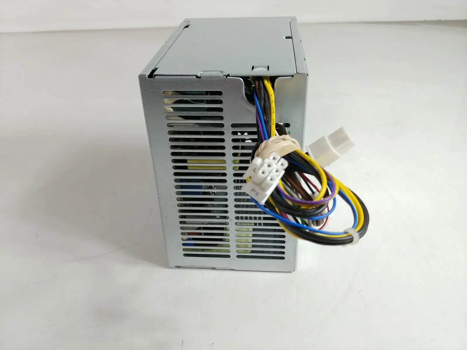 Fuente de alimentación de escritorio HP HP 702306-002 ProDesk 600 G1 320W 6 pines
